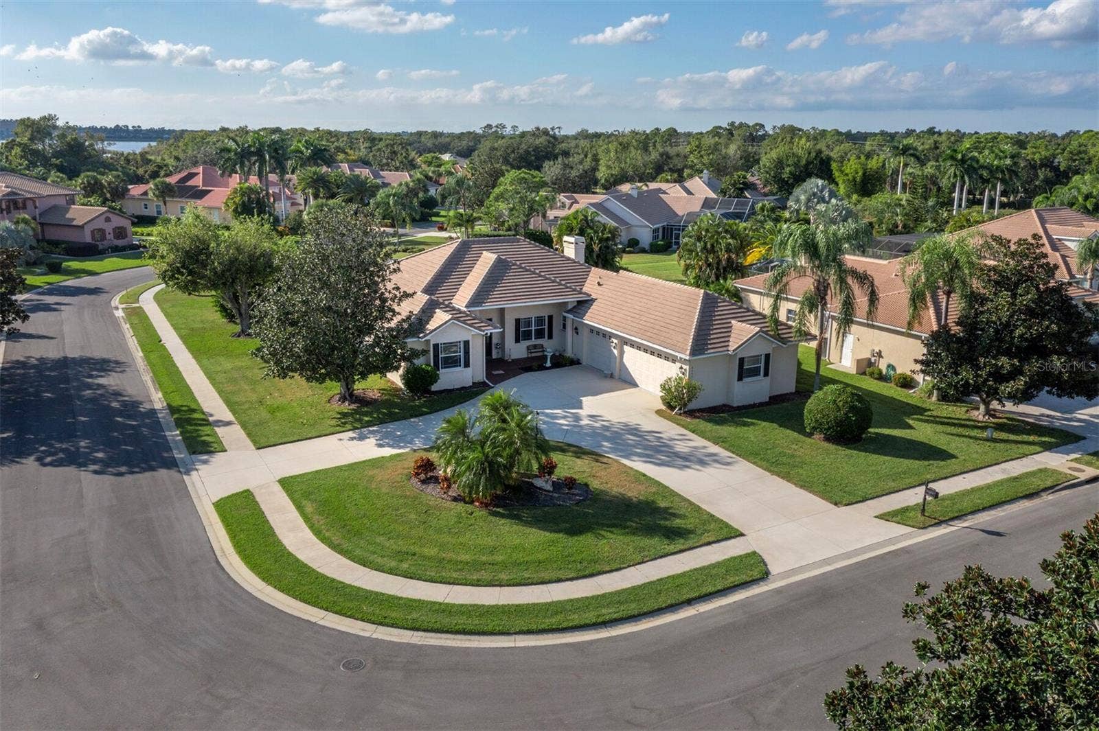 6643 BUTLERS CREST DRIVE, Bradenton, FL 34203 6643 BUTLERS CREST DRIVE, Bradenton, FL 34203