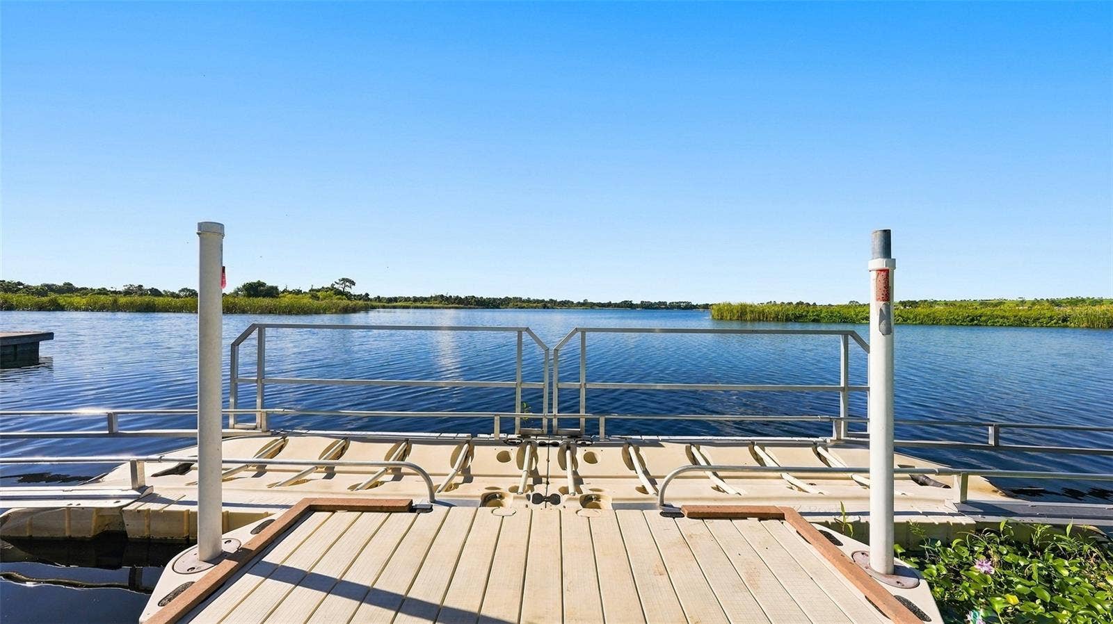 6618 68TH STREET E, Bradenton, FL 34203 6618 68TH STREET E, Bradenton, FL 34203