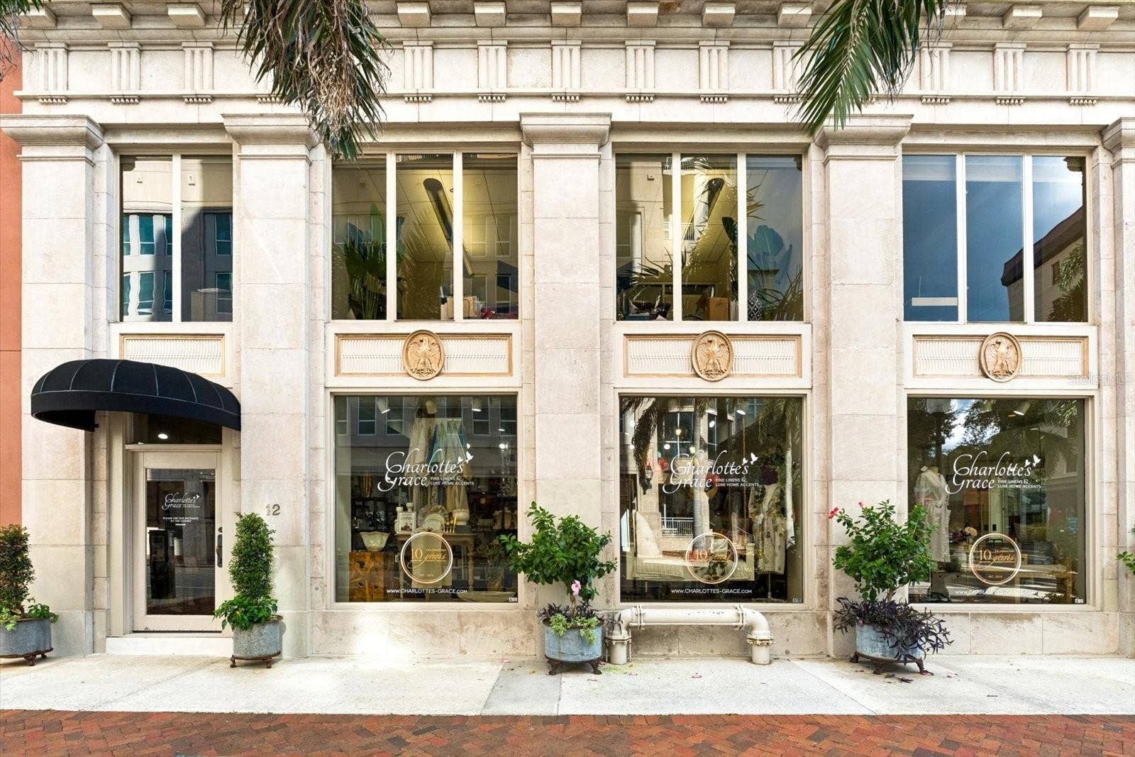 1350 MAIN STREET, #1703, Sarasota, FL 34236 Shopping & dining outside your building