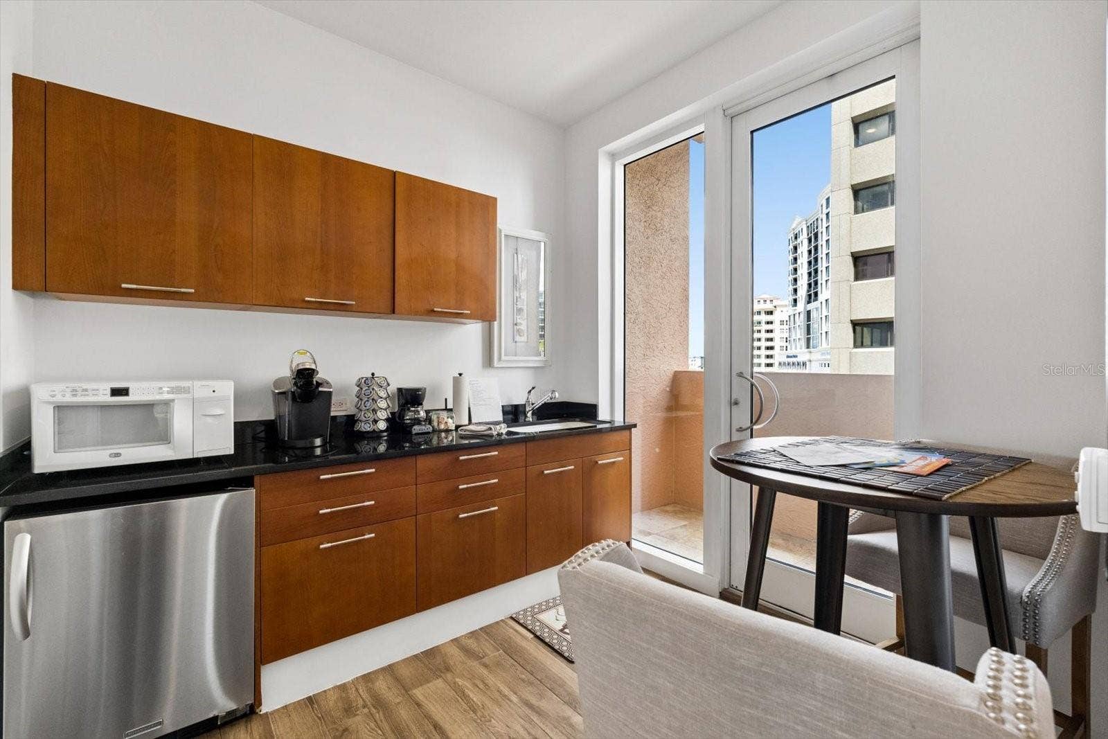 1350 MAIN STREET, #1703, Sarasota, FL 34236 Cabana kitchenette