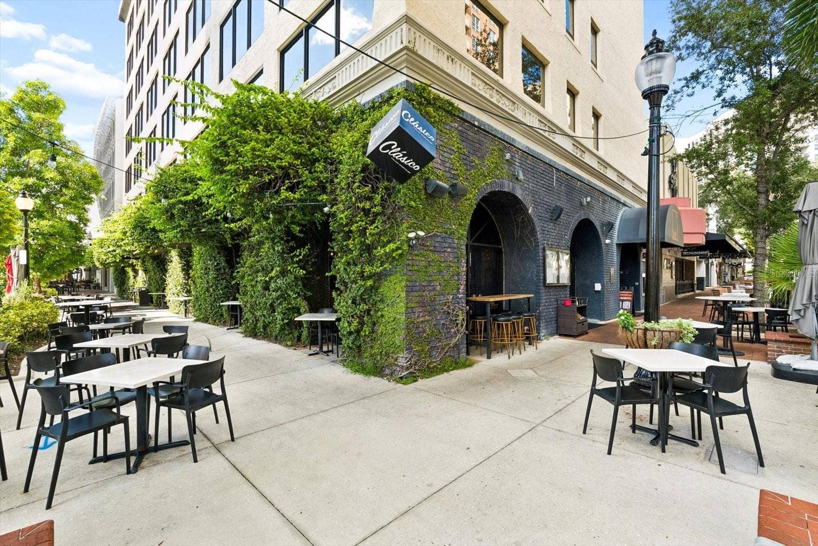 1350 MAIN STREET, #1703, Sarasota, FL 34236 Shopping & dining outside your building