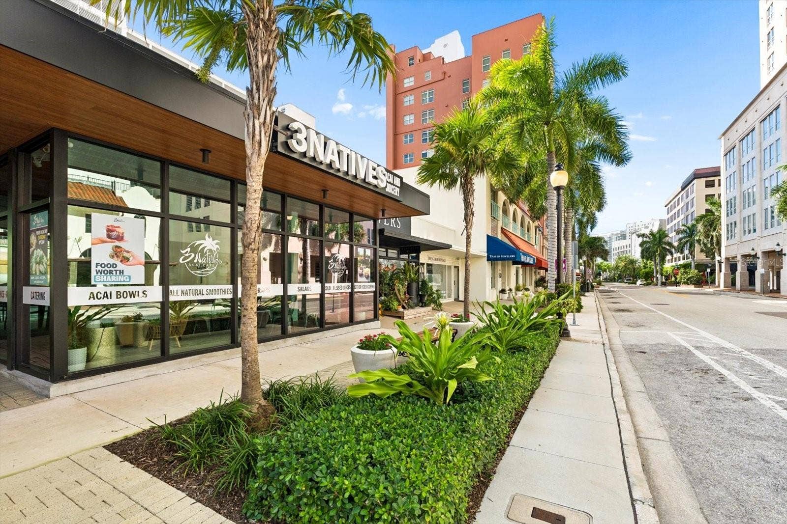 1350 MAIN STREET, #1703, Sarasota, FL 34236 Shopping & dining outside your building