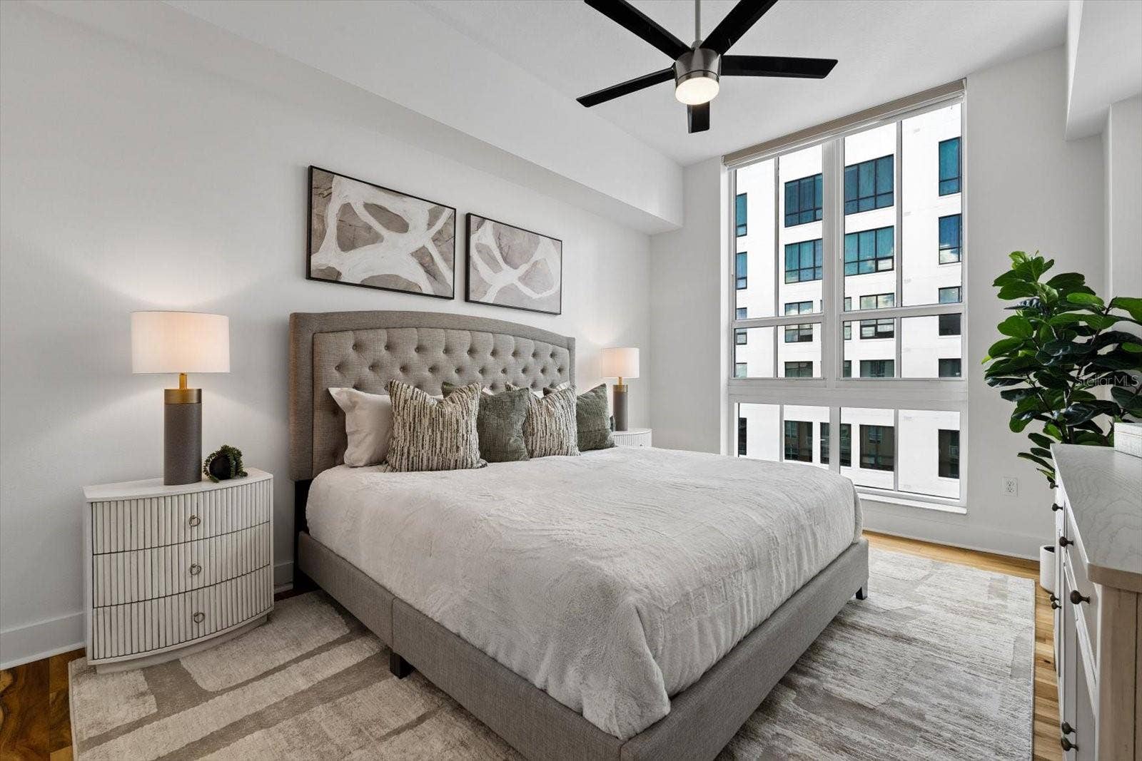 1350 MAIN STREET, #1703, Sarasota, FL 34236 Guest bedroom with walk-in closet and ensuite bathroom