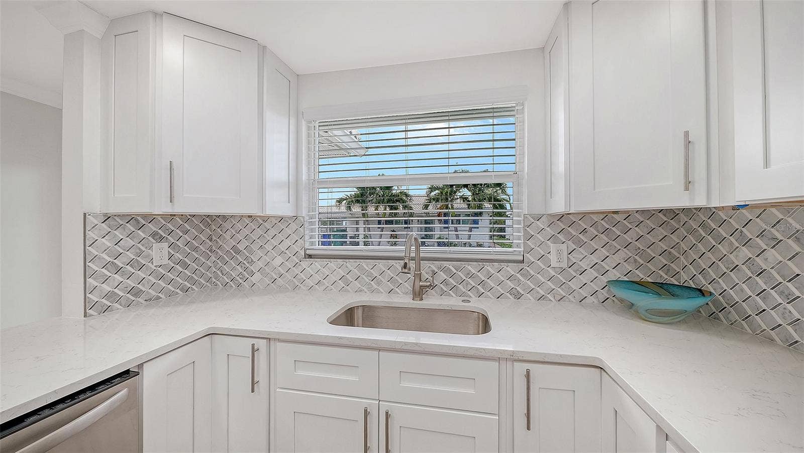 917 SPANISH DRIVE N, Longboat Key, FL 34228