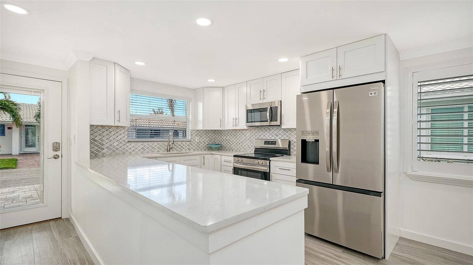 917 SPANISH DRIVE N, Longboat Key, FL 34228