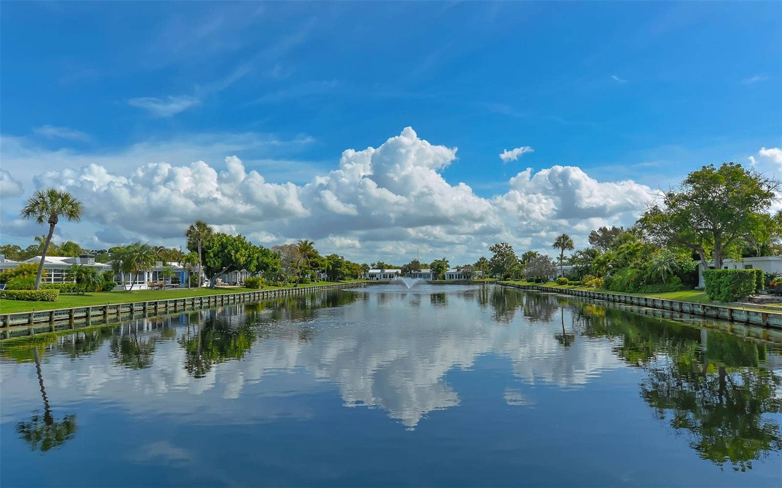 917 SPANISH DRIVE N, Longboat Key, FL 34228