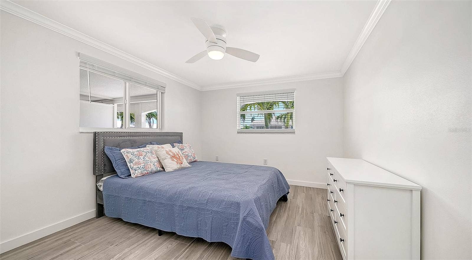 917 SPANISH DRIVE N, Longboat Key, FL 34228