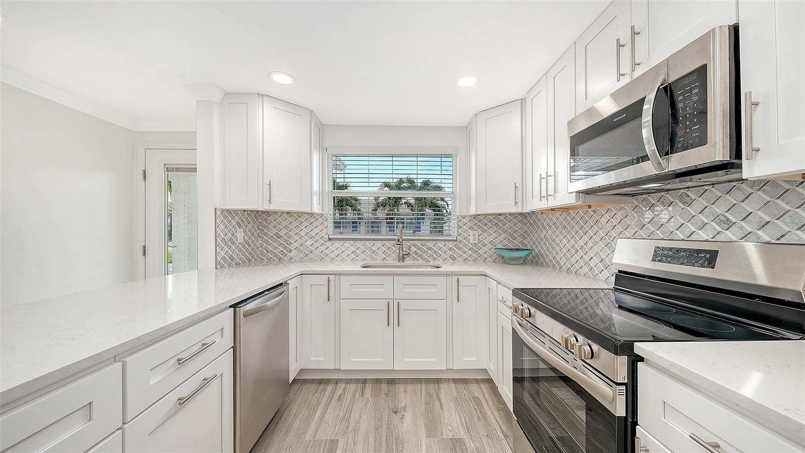 917 SPANISH DRIVE N, Longboat Key, FL 34228