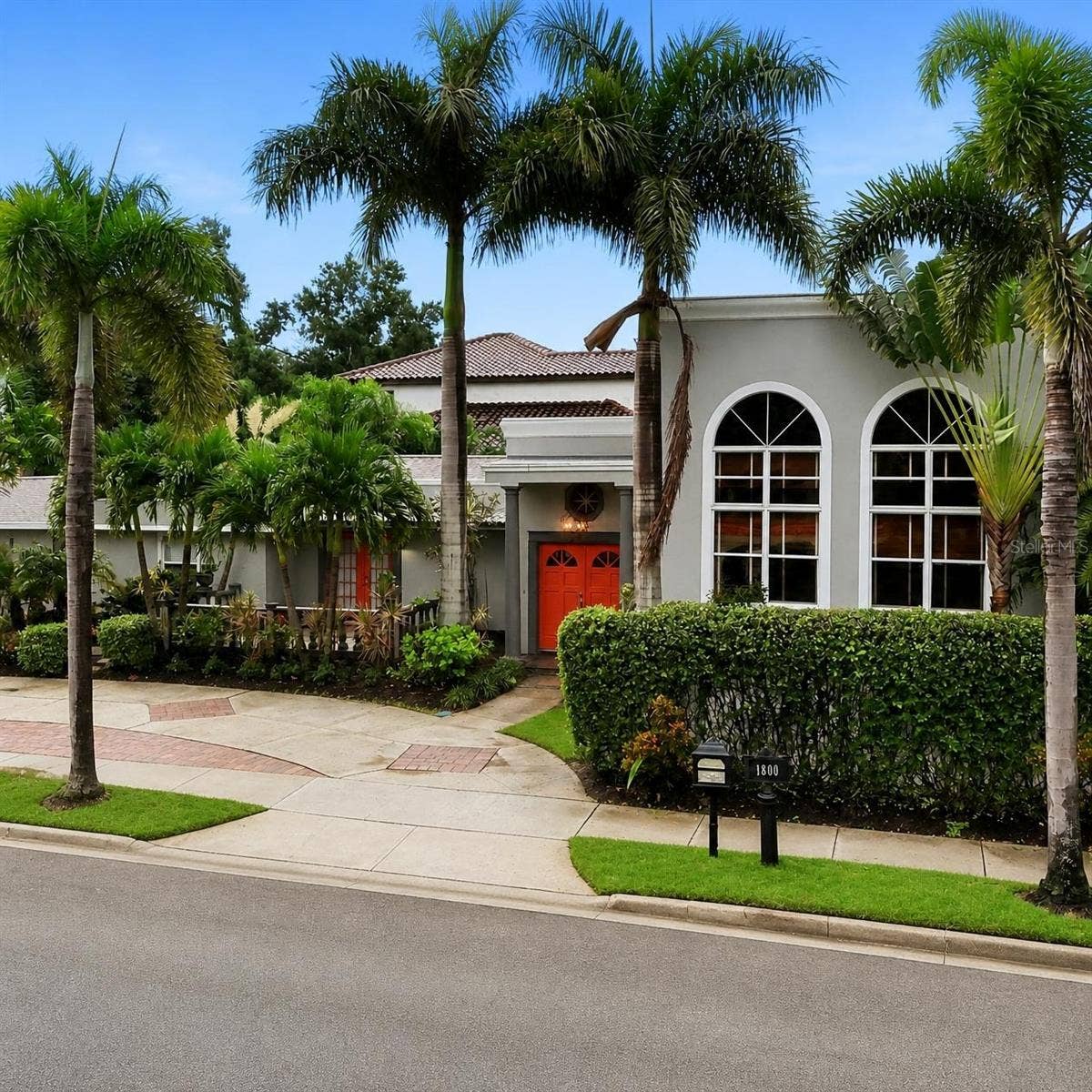 1800 ALTA VISTA STREET, Sarasota, FL 34236 Circular Driveway