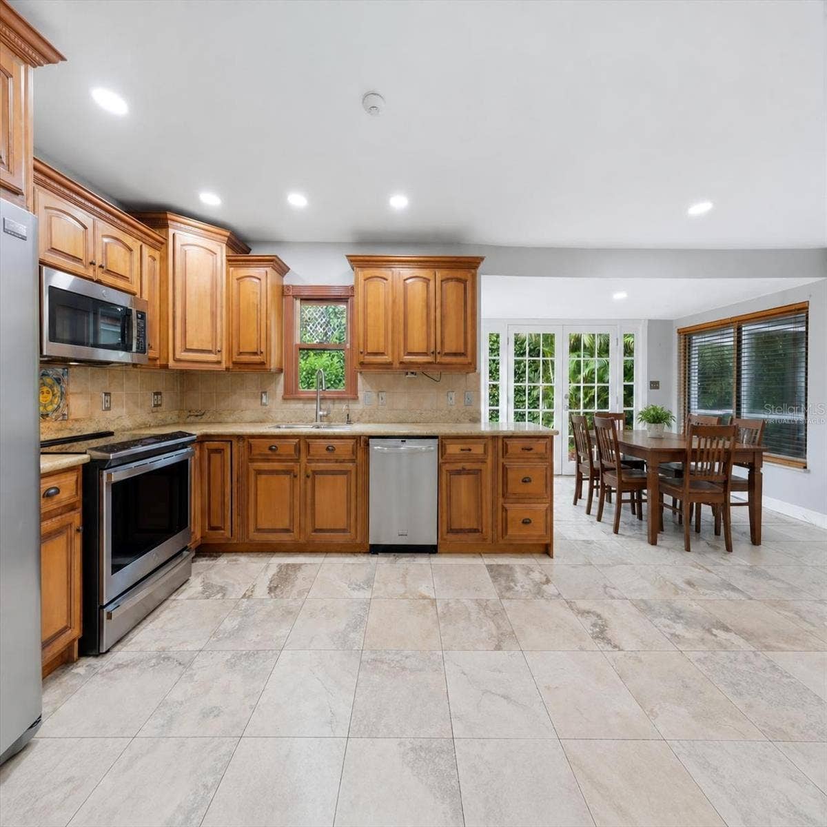1800 ALTA VISTA STREET, Sarasota, FL 34236 Kitchen - Virtually Staged