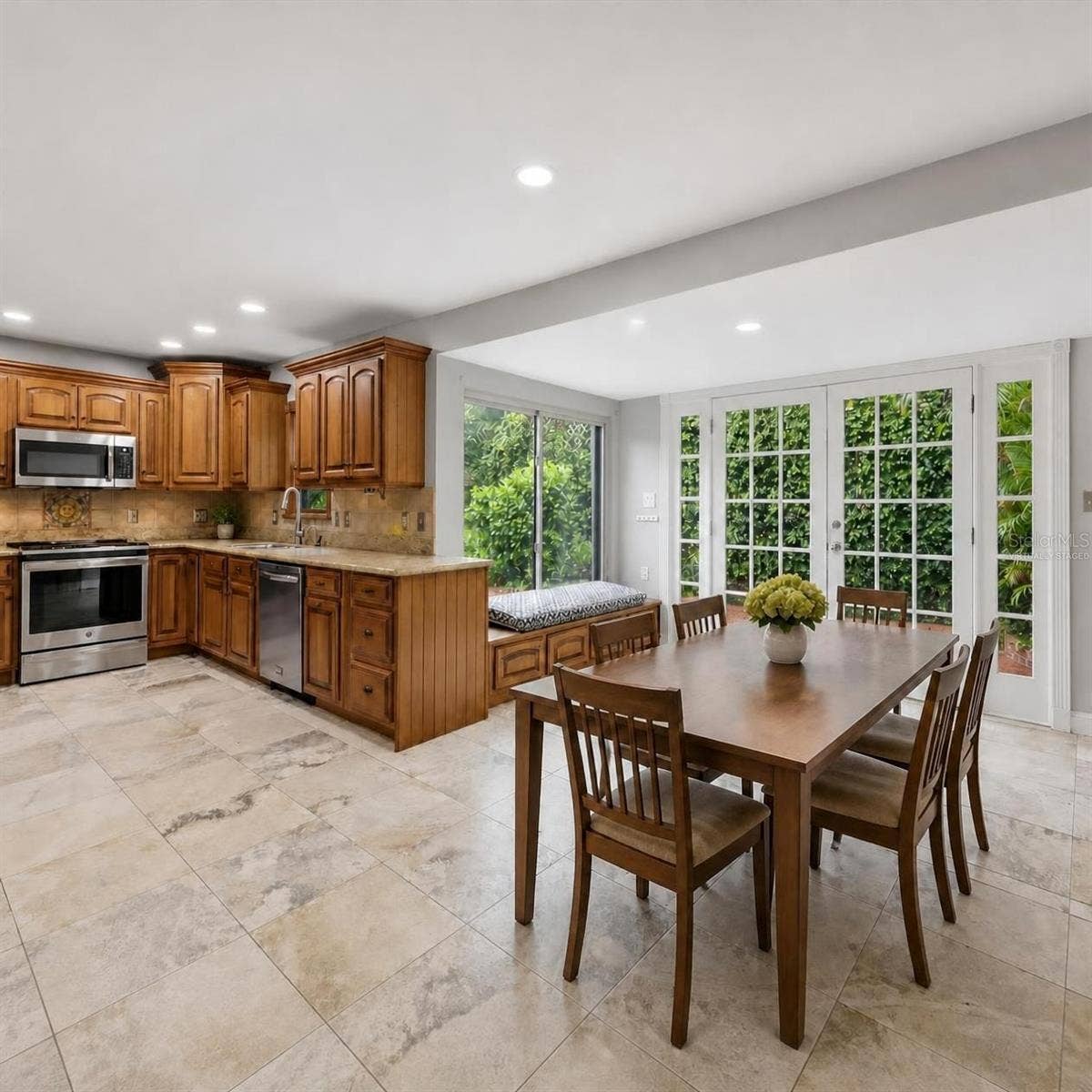 1800 ALTA VISTA STREET, Sarasota, FL 34236 Kitchen - Virtually Staged