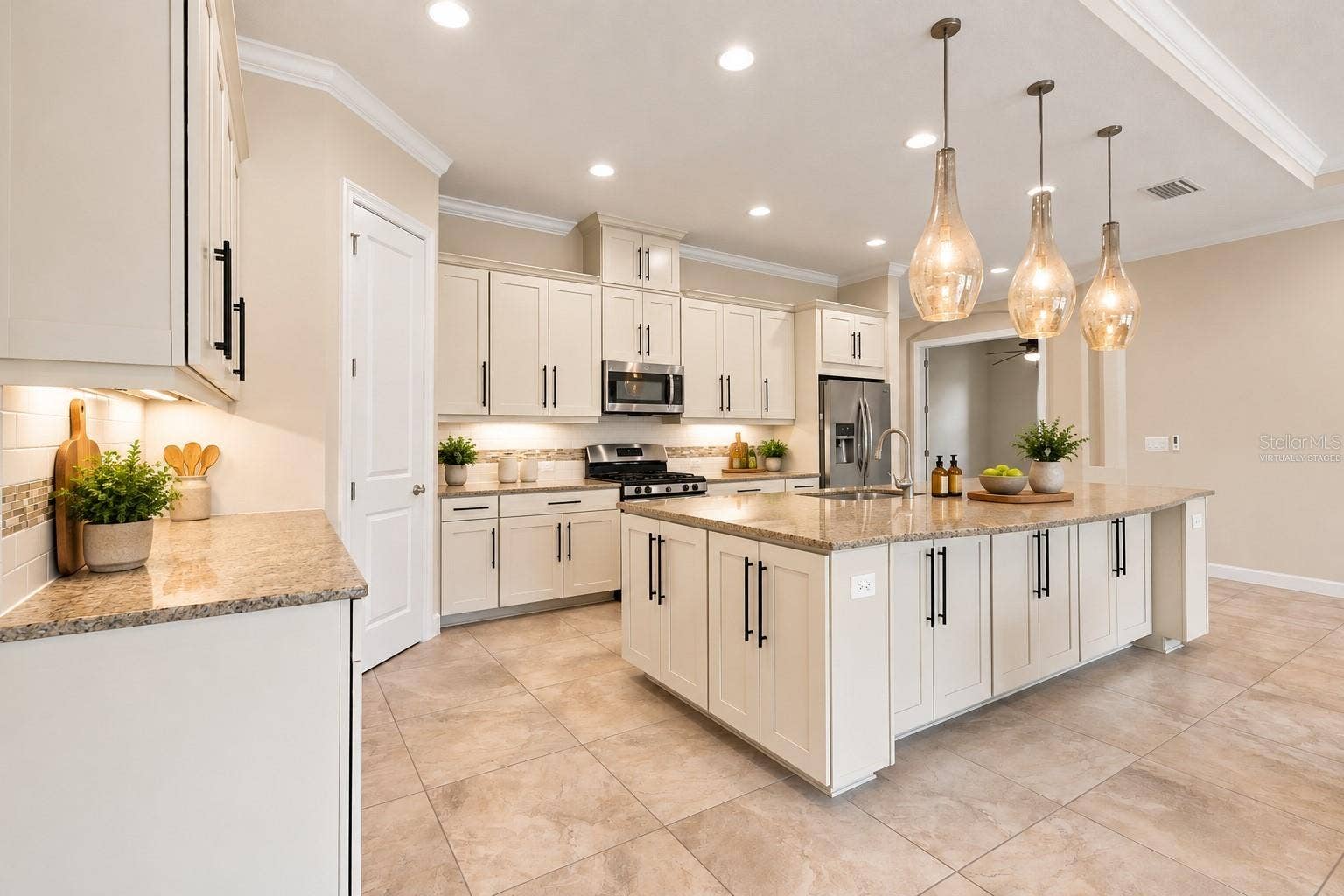 9765 HIGHLAND PARK PLACE, Palmetto, FL 34221 Kitchen Virtually Staged