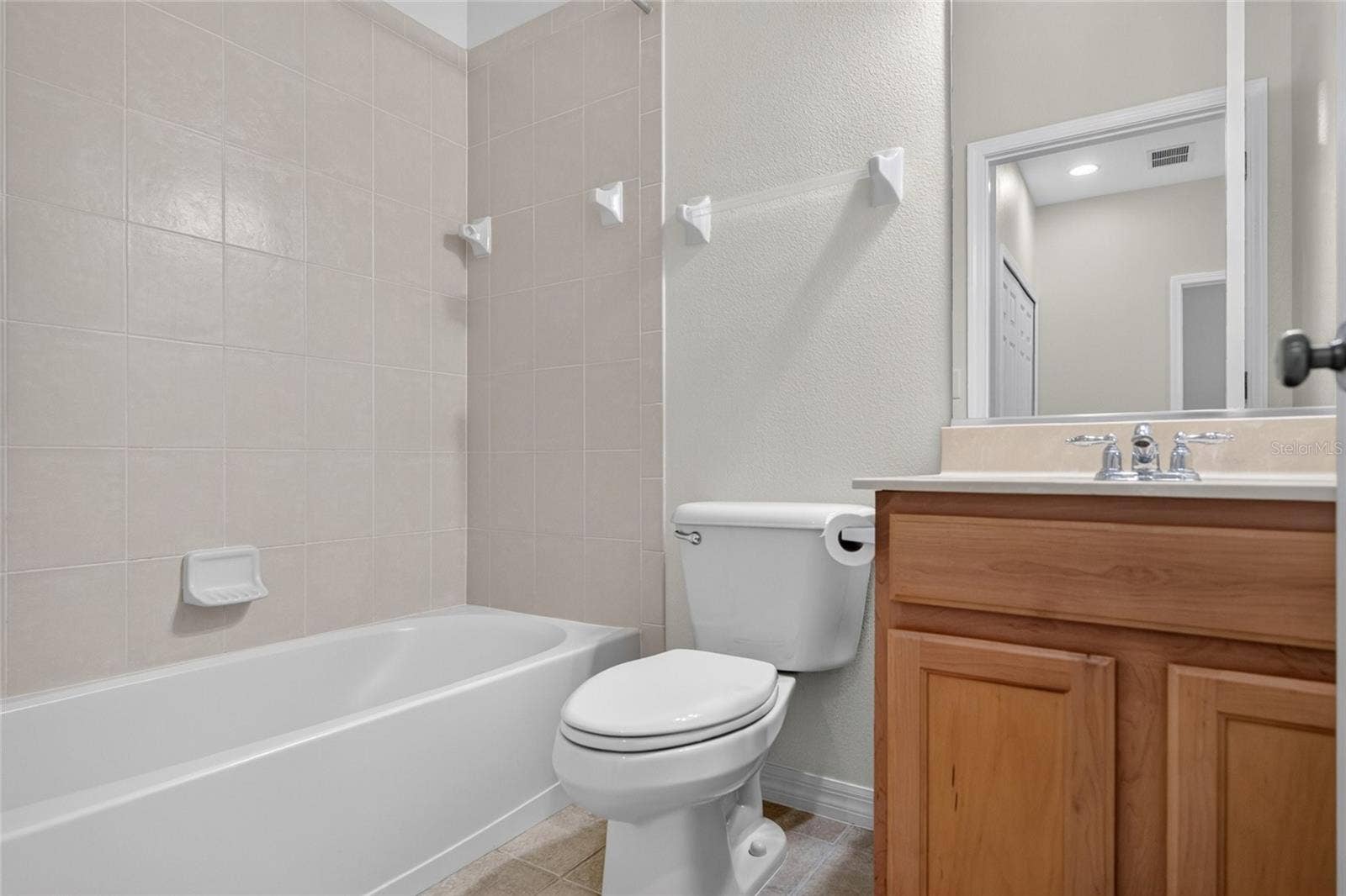 3707 PARKRIDGE CIRCLE, #7-106, Sarasota, FL 34243