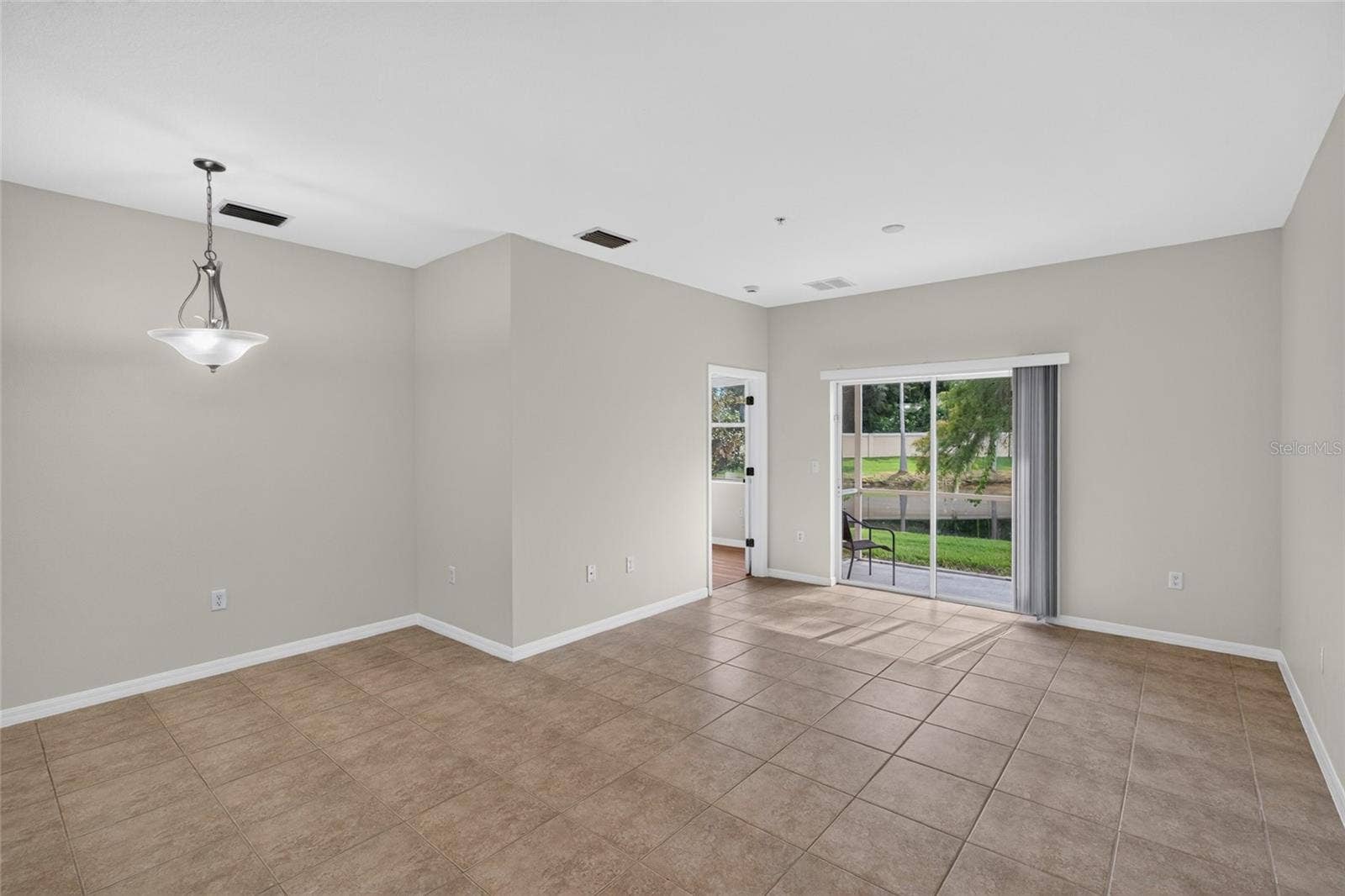 3707 PARKRIDGE CIRCLE, #7-106, Sarasota, FL 34243