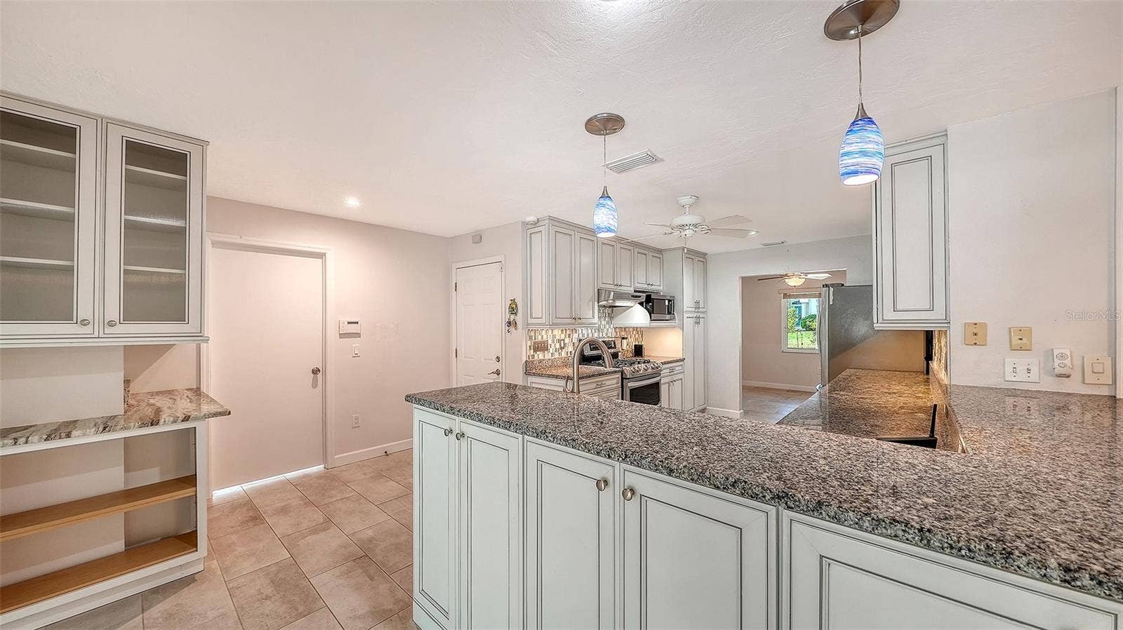 4907 CORAL BOULEVARD, Bradenton, FL 34210 Counter seating space keeps conversation close to the cook.