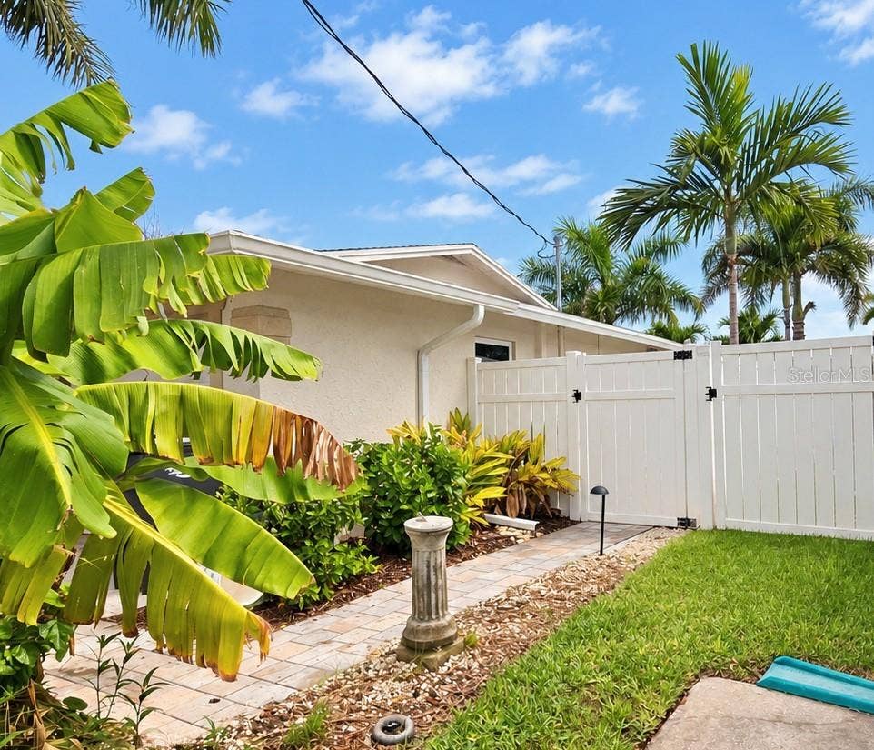 4907 CORAL BOULEVARD, Bradenton, FL 34210 Gated Side Yard Left Side