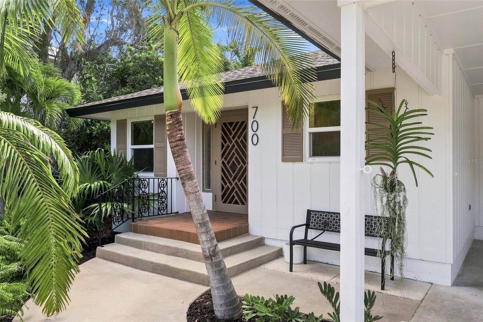 700 LONGBOAT COURT, Longboat Key, FL 34228