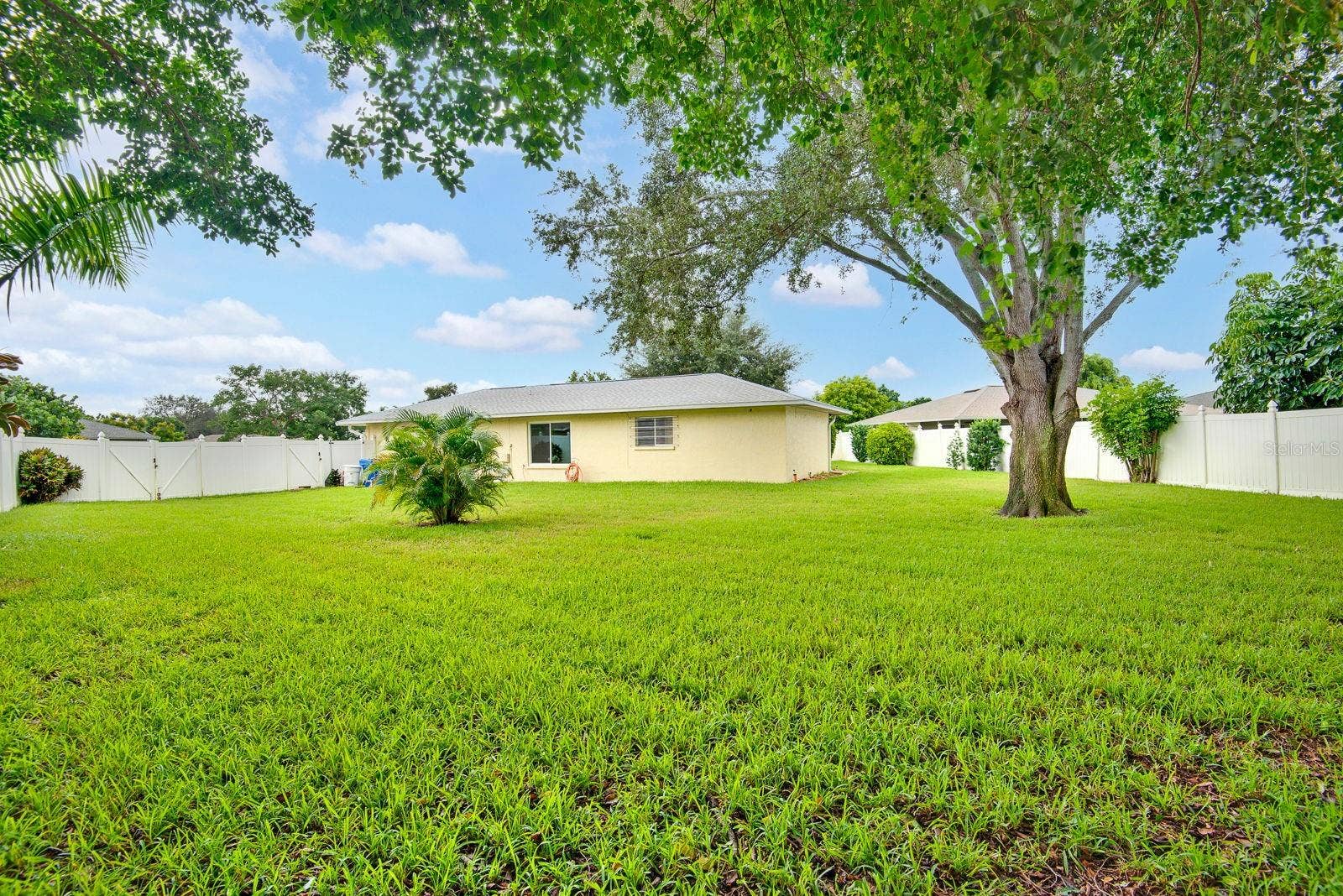 6806 21ST AVENUE TERRACE W, Bradenton, FL 34209 Backyard room for everything