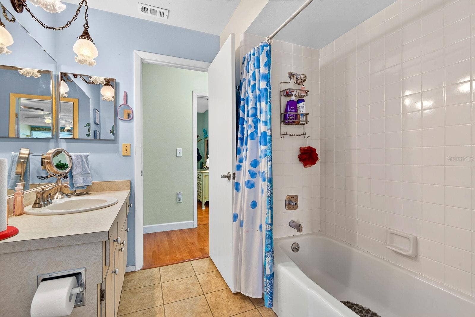 6806 21ST AVENUE TERRACE W, Bradenton, FL 34209 Guest bath tub and shower