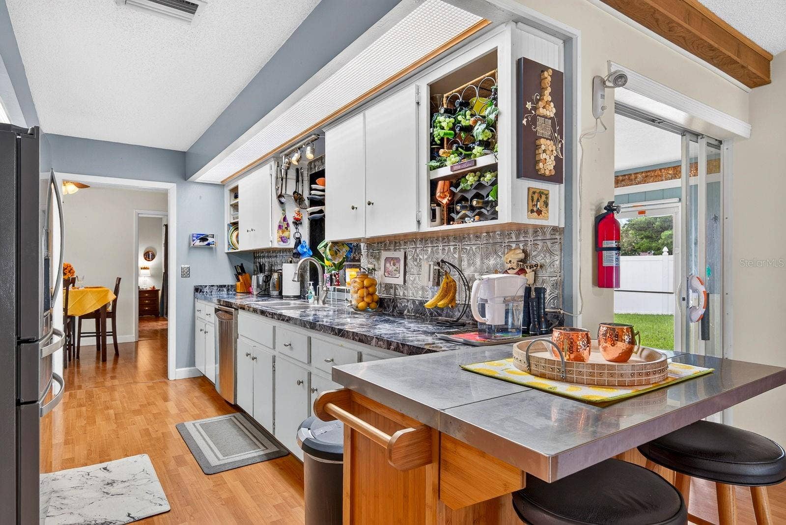 6806 21ST AVENUE TERRACE W, Bradenton, FL 34209 Kitchen with breakfast bar
