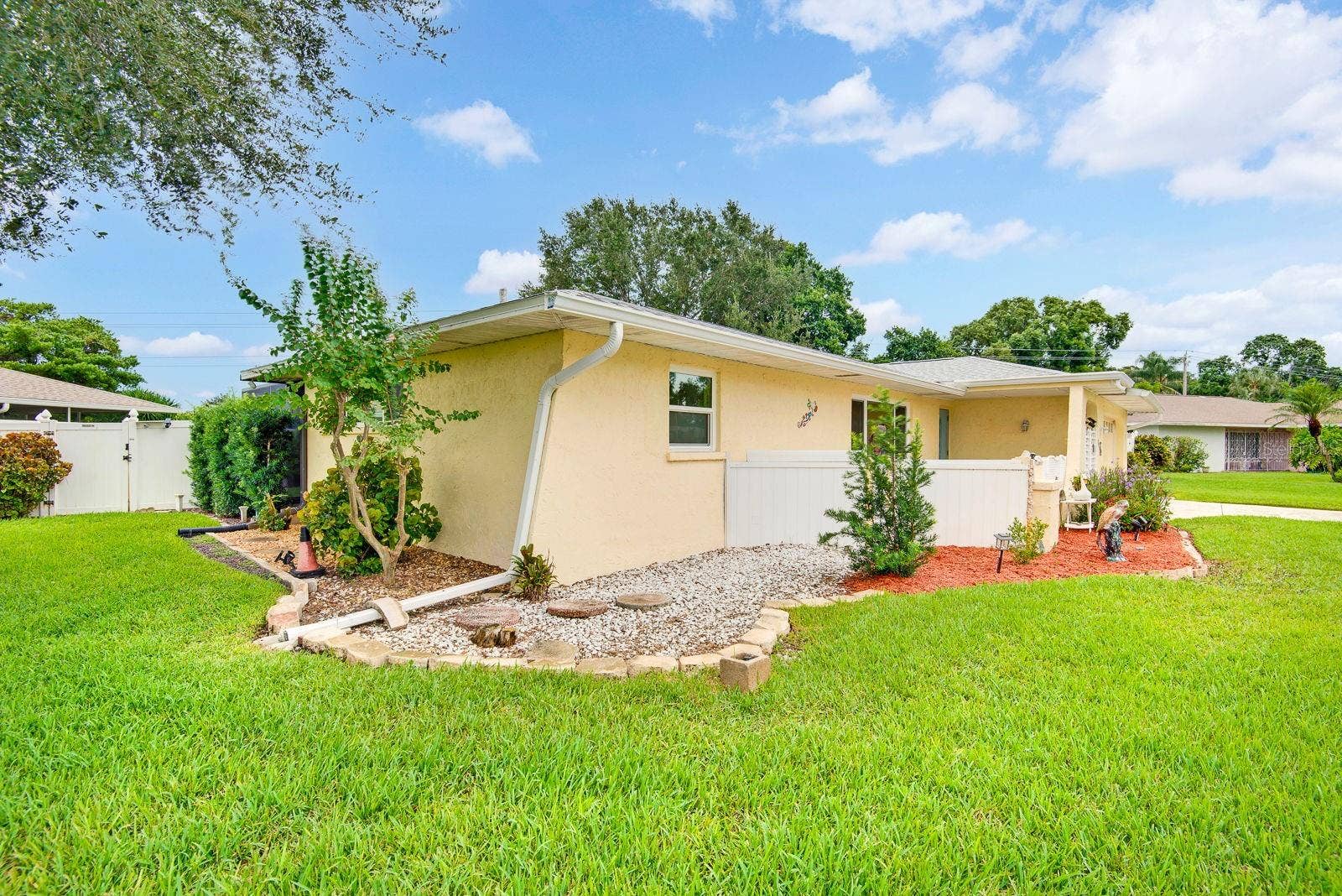6806 21ST AVENUE TERRACE W, Bradenton, FL 34209 Beautiful yard facing Northeast