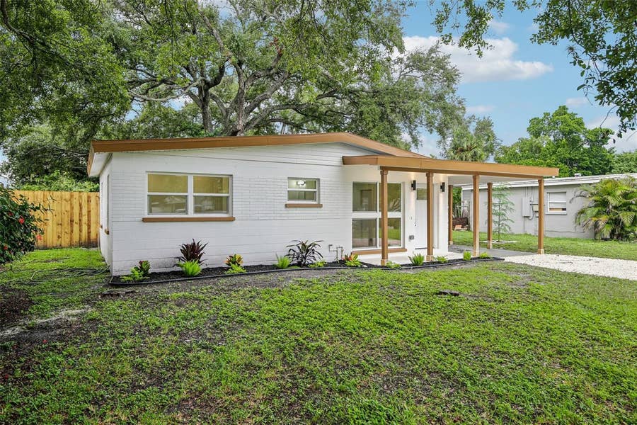 Property photo for 334 E CORNELIUS CIRCLE, Sarasota, FL