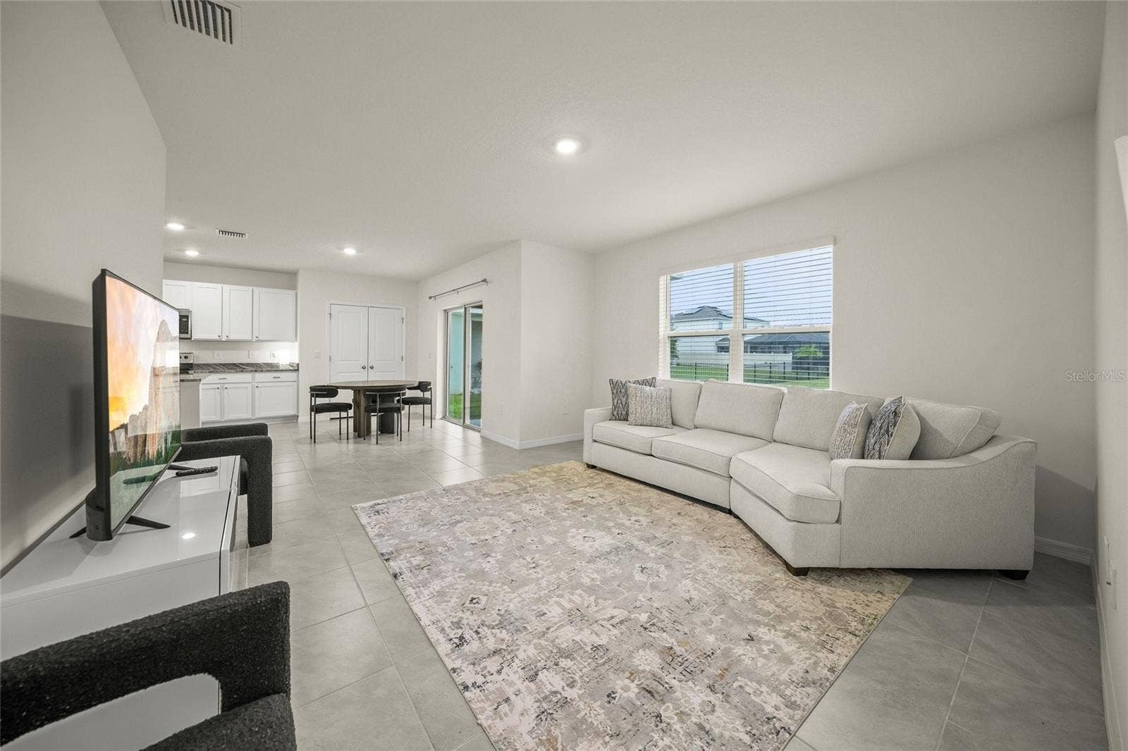 5215 MONTELENA COVE SW, Bradenton, FL 34211 Living room