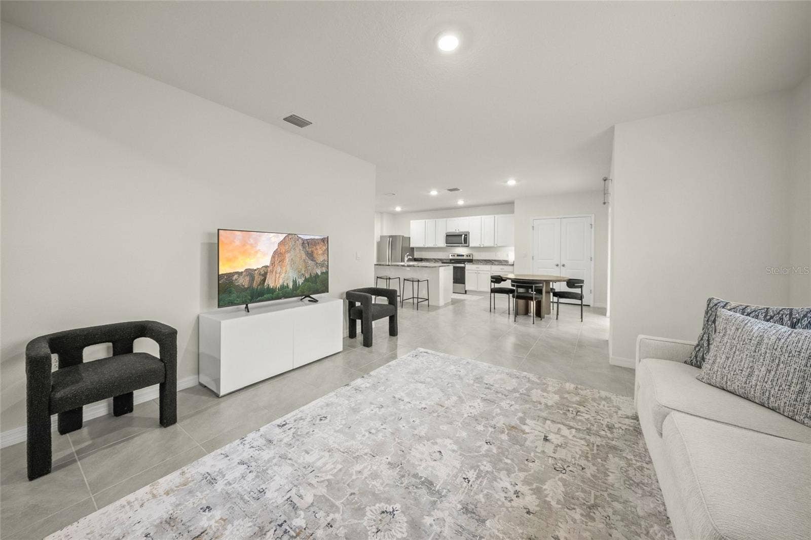 5215 MONTELENA COVE SW, Bradenton, FL 34211 Living Room