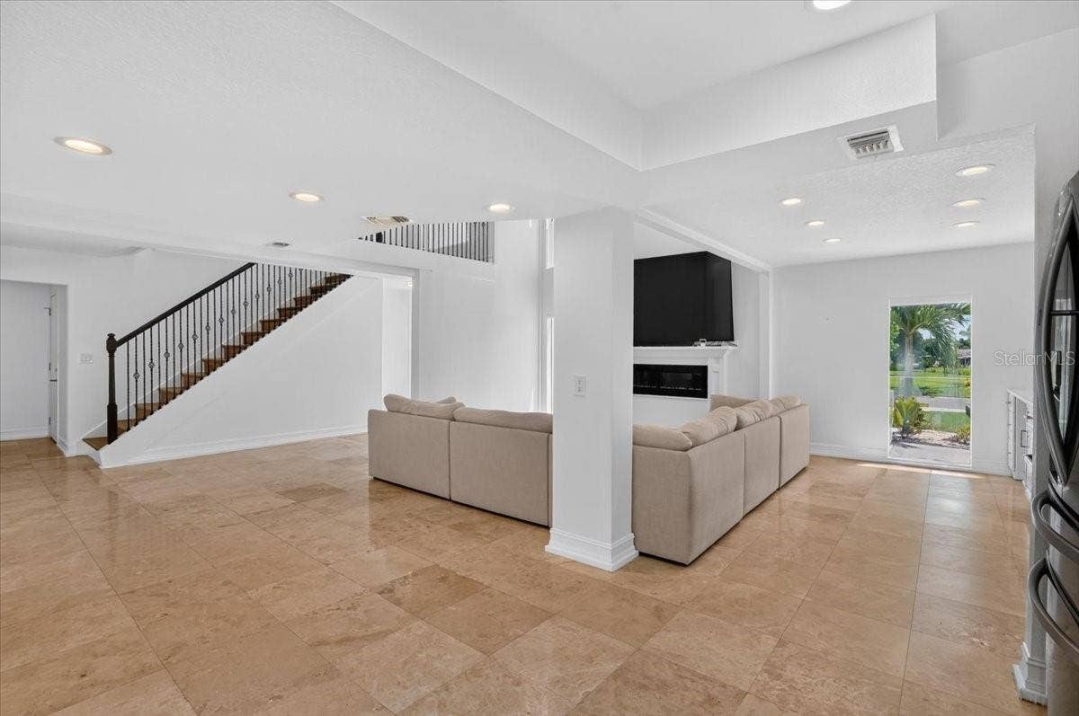 1709 ANASTASIA WAY S, St Petersburg, FL 33712