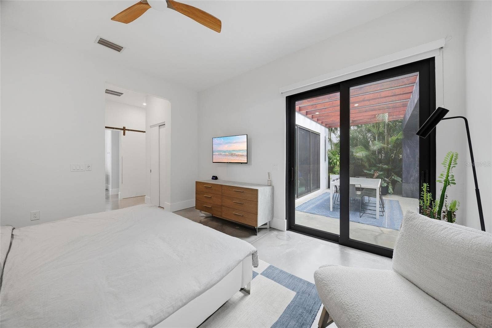 2476 FLOYD STREET, Sarasota, FL 34239 2476 FLOYD STREET, Sarasota, FL 34239
