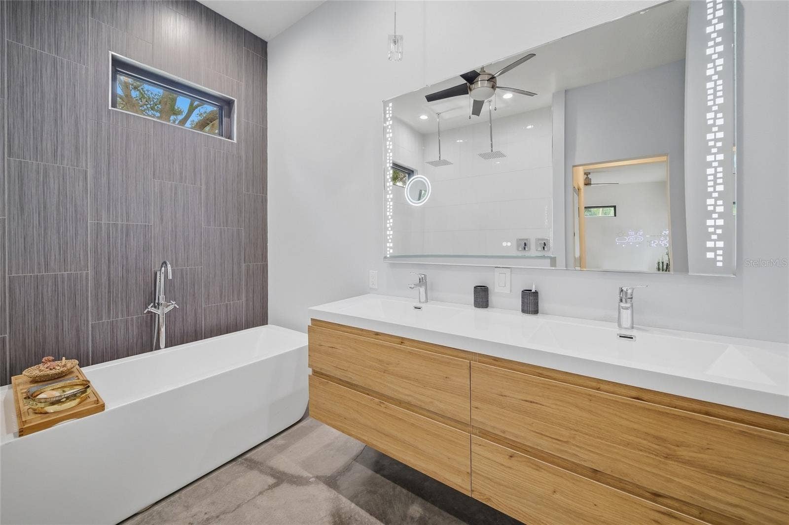 2476 FLOYD STREET, Sarasota, FL 34239 2476 FLOYD STREET, Sarasota, FL 34239
