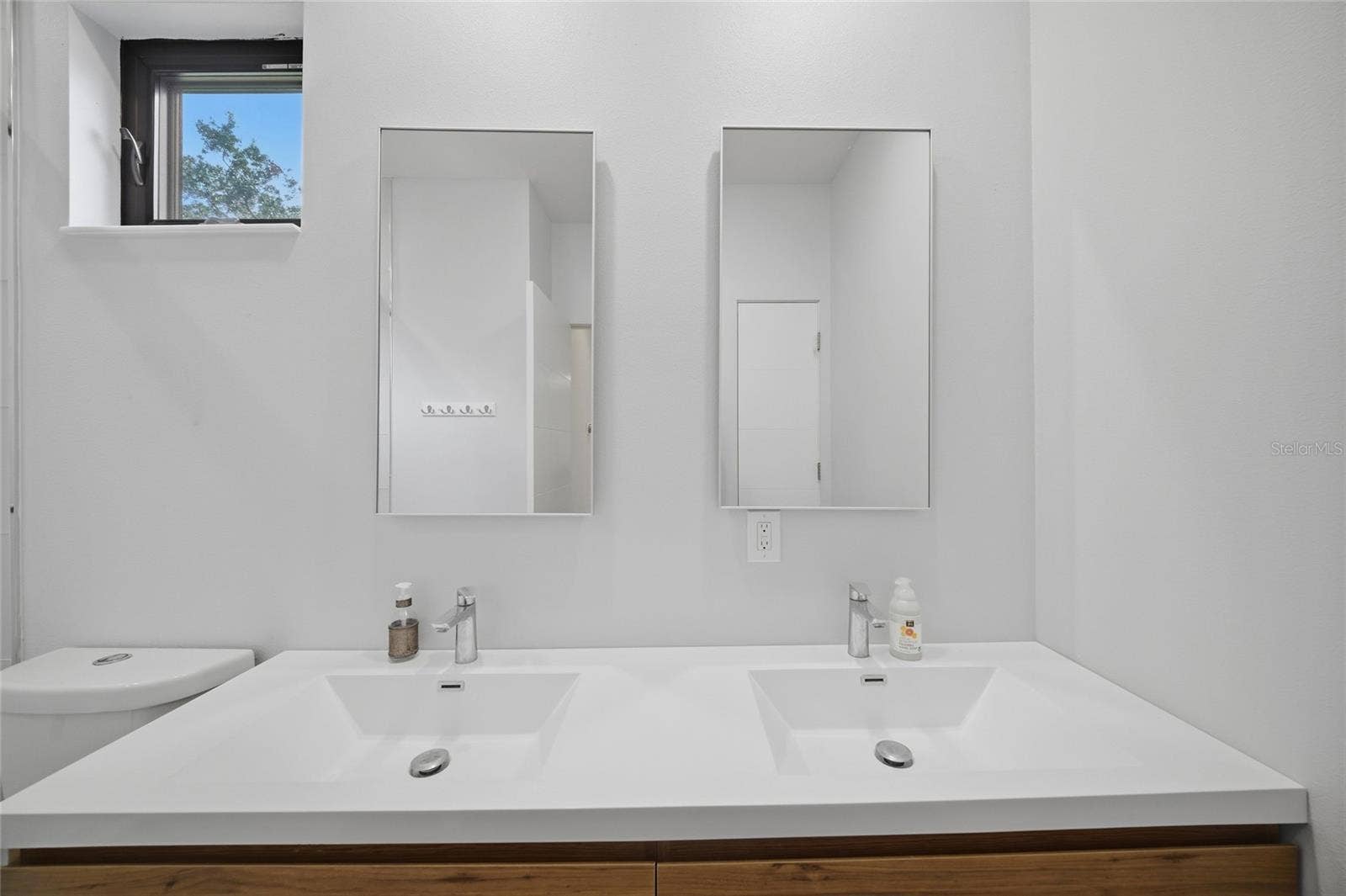 2476 FLOYD STREET, Sarasota, FL 34239 2476 FLOYD STREET, Sarasota, FL 34239