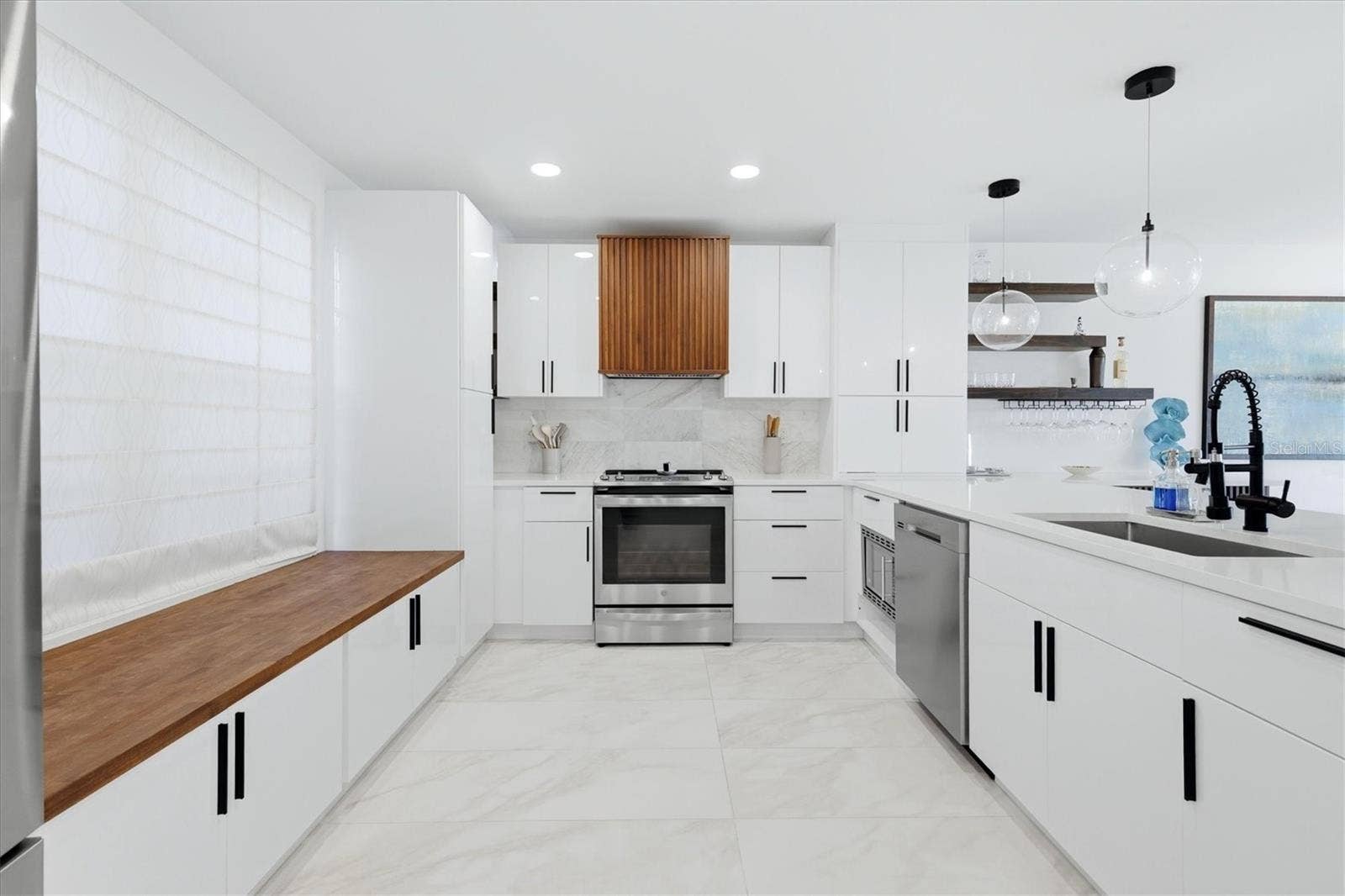 605 SUTTON PLACE, #101, Longboat Key, FL 34228