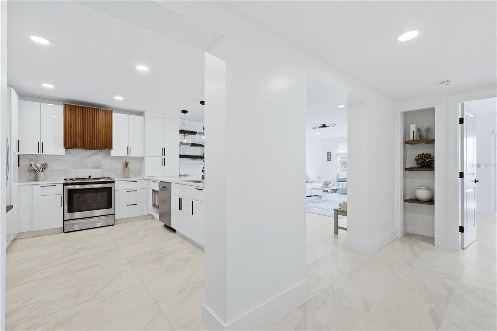 605 SUTTON PLACE, #101, Longboat Key, FL 34228