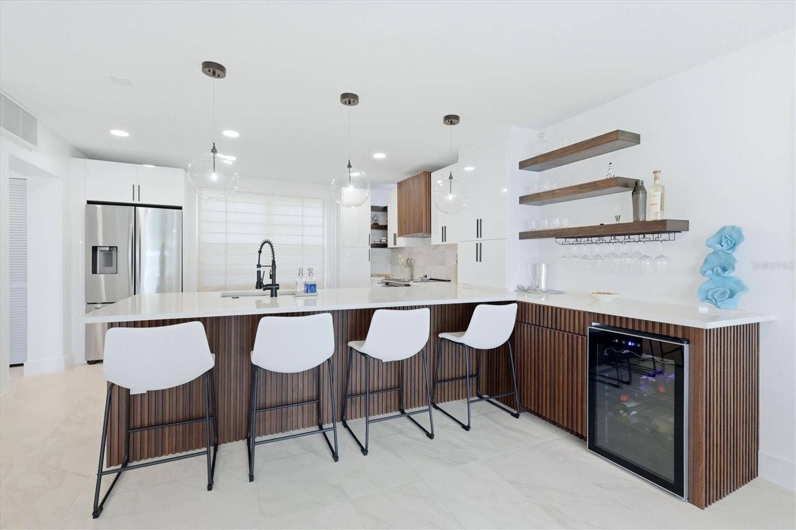 605 SUTTON PLACE, #101, Longboat Key, FL 34228