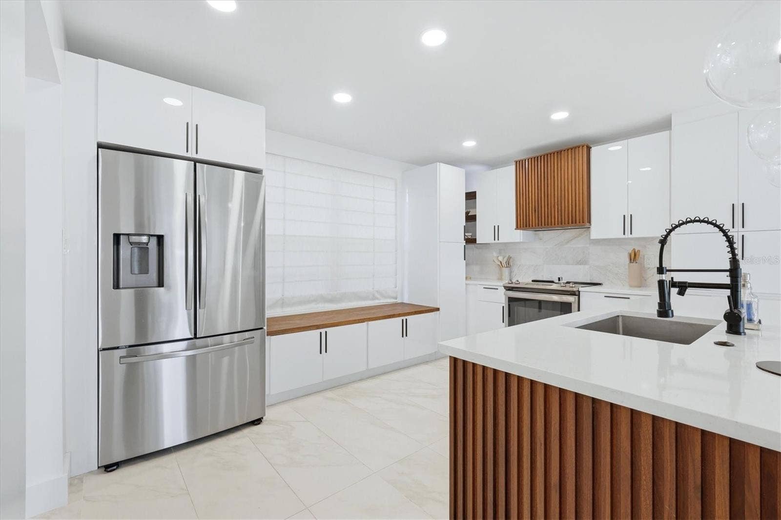 605 SUTTON PLACE, #101, Longboat Key, FL 34228