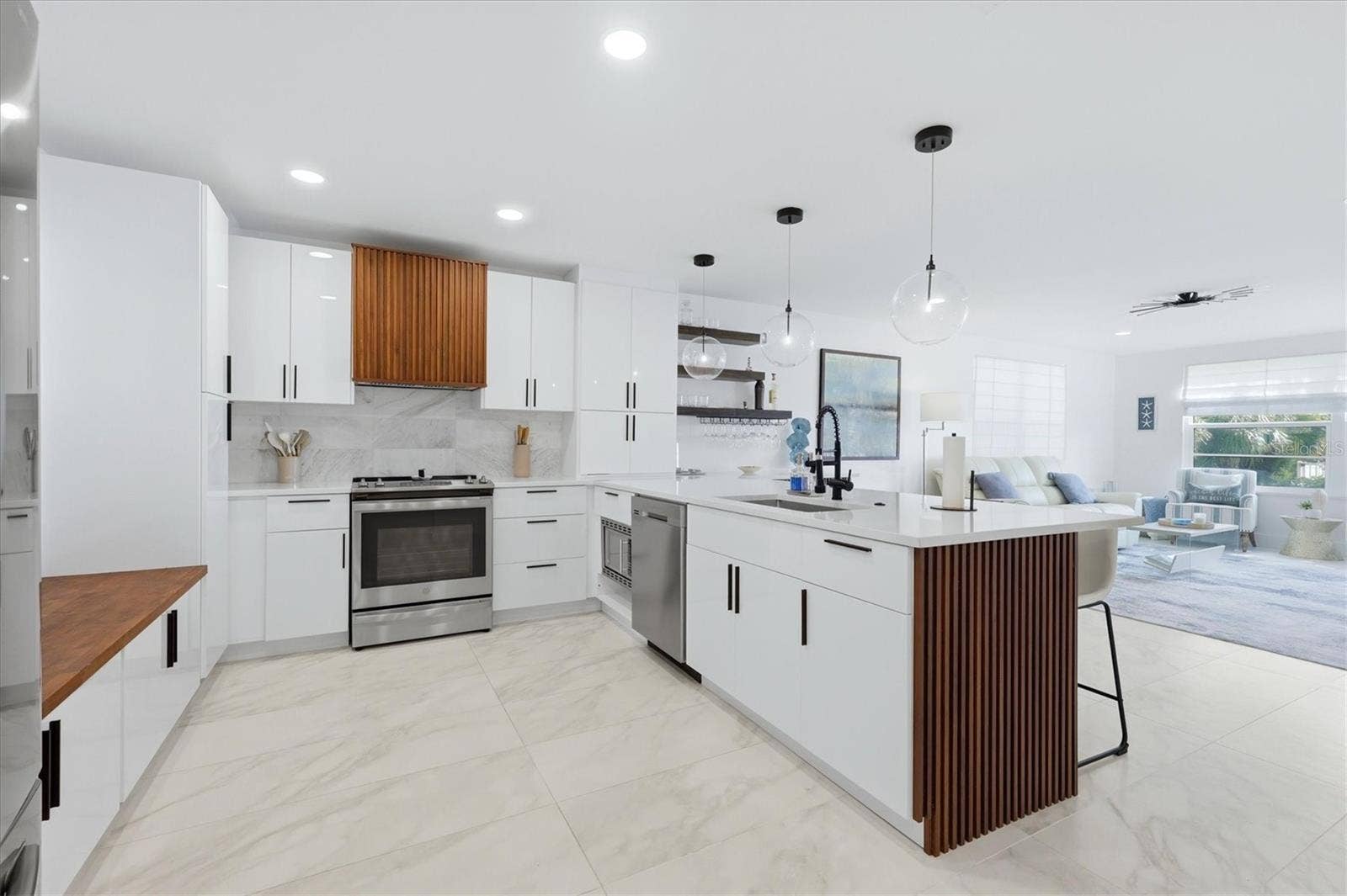 605 SUTTON PLACE, #101, Longboat Key, FL 34228