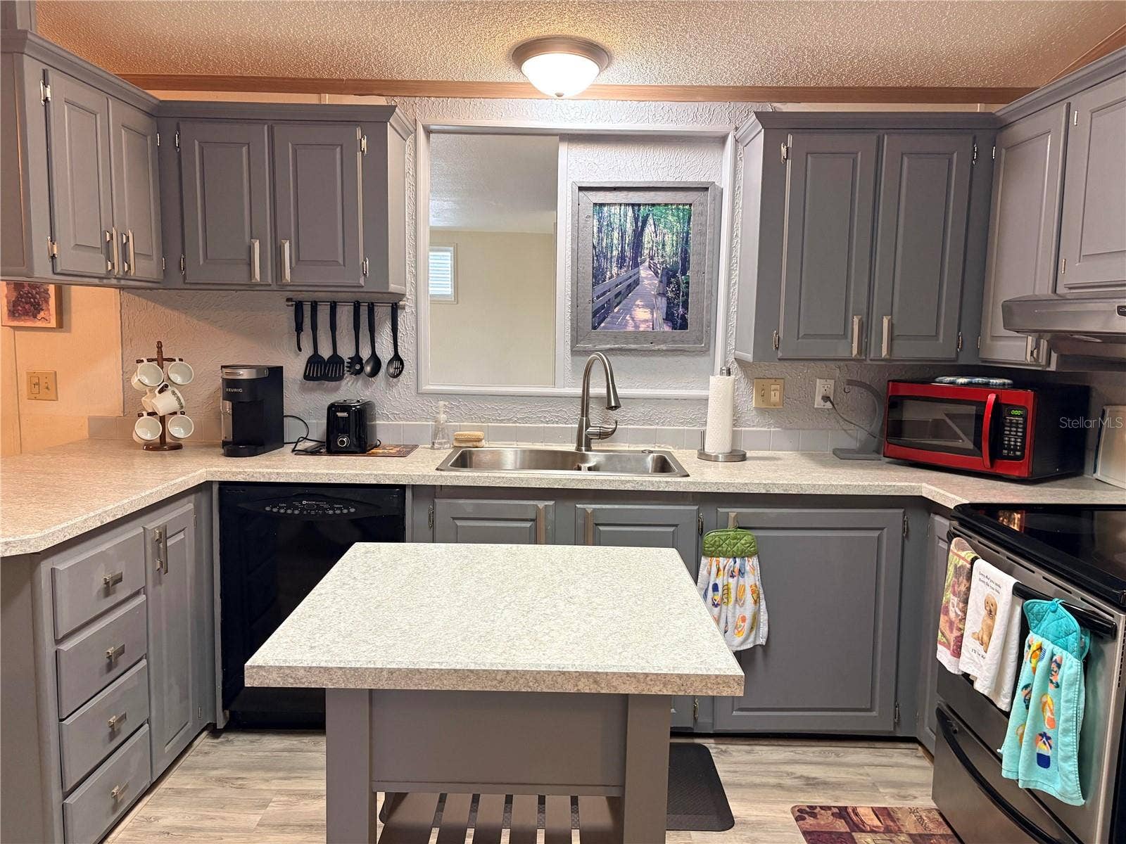3062 ARTESIAN LANE, North Fort Myers, FL 33917 kitchen