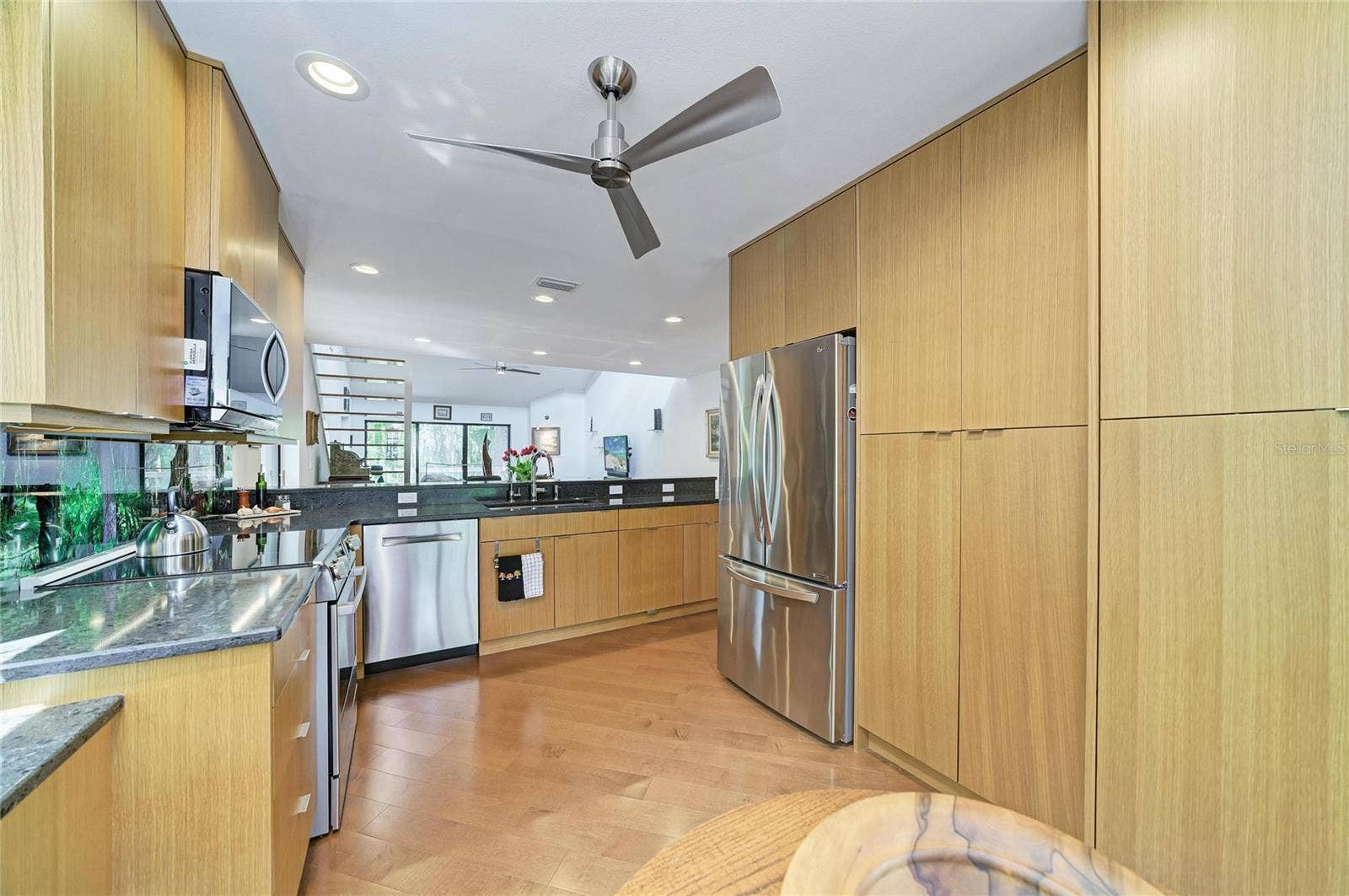 2403 ARBORETUM CIRCLE, #29, Sarasota, FL 34232 Tons of counter space and cabinets