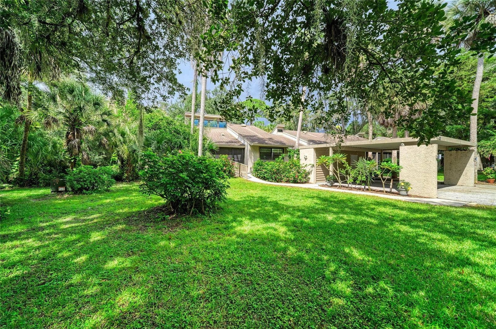 2403 ARBORETUM CIRCLE, #29, Sarasota, FL 34232 Private end unit surrounded by wooded area!