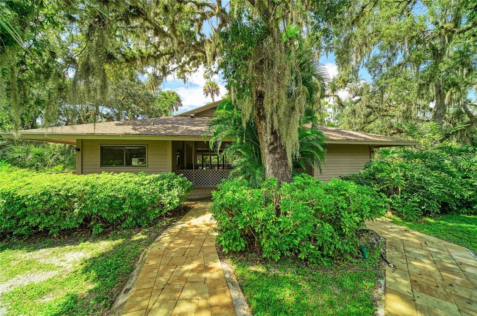 2403 ARBORETUM CIRCLE, #29, Sarasota, FL 34232 Club house