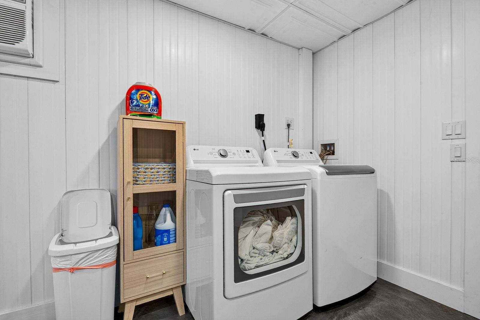 727 47TH STREET W, Palmetto, FL 34221 Lower Level game room and Laundry
