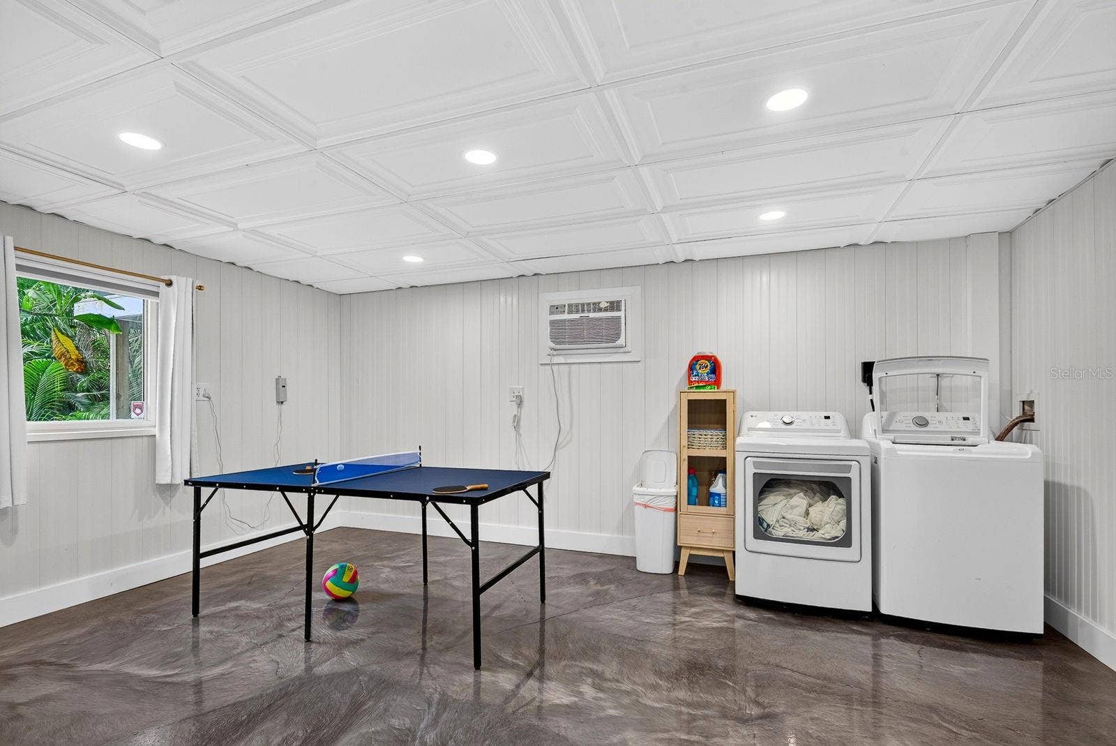 727 47TH STREET W, Palmetto, FL 34221 Lower Level game room and Laundry