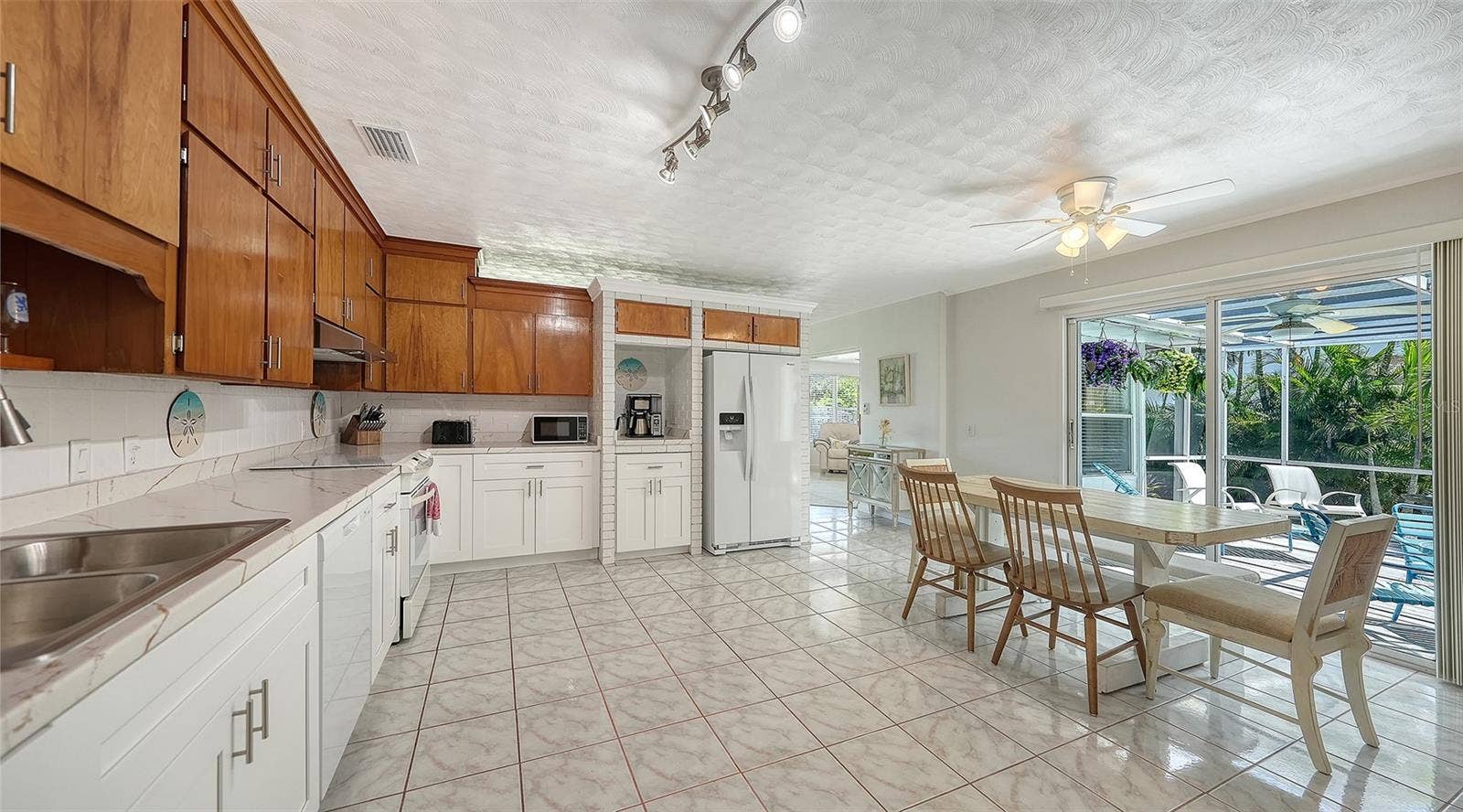 7406 MARINA DRIVE, #A and B, Holmes Beach, FL 34217 Kitchen and Dining room Apt A