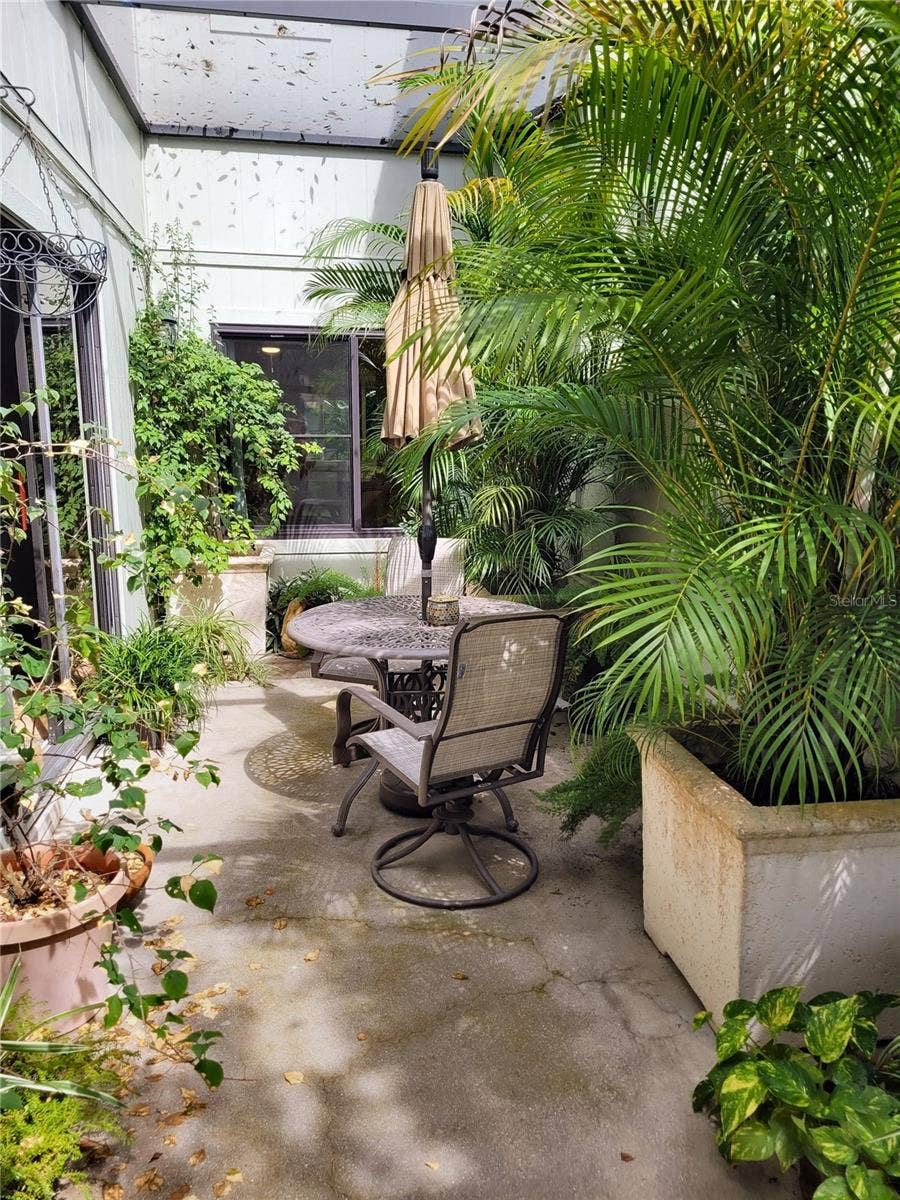 Side Lanai