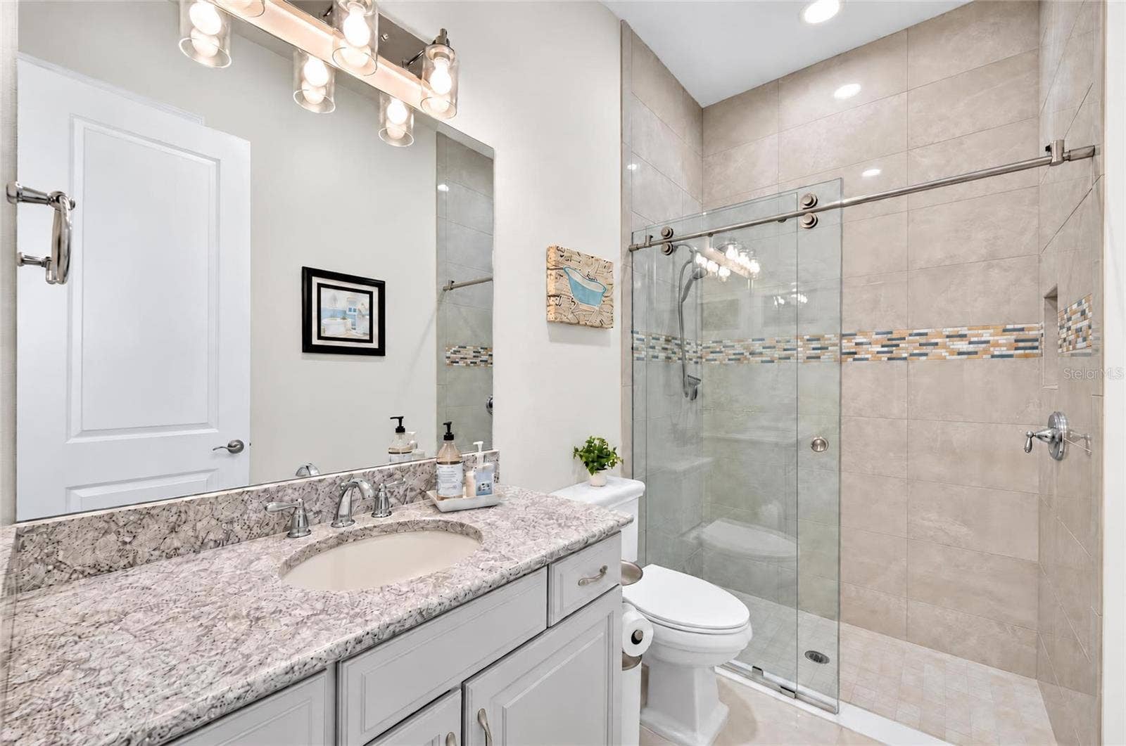 OnSuite Bath