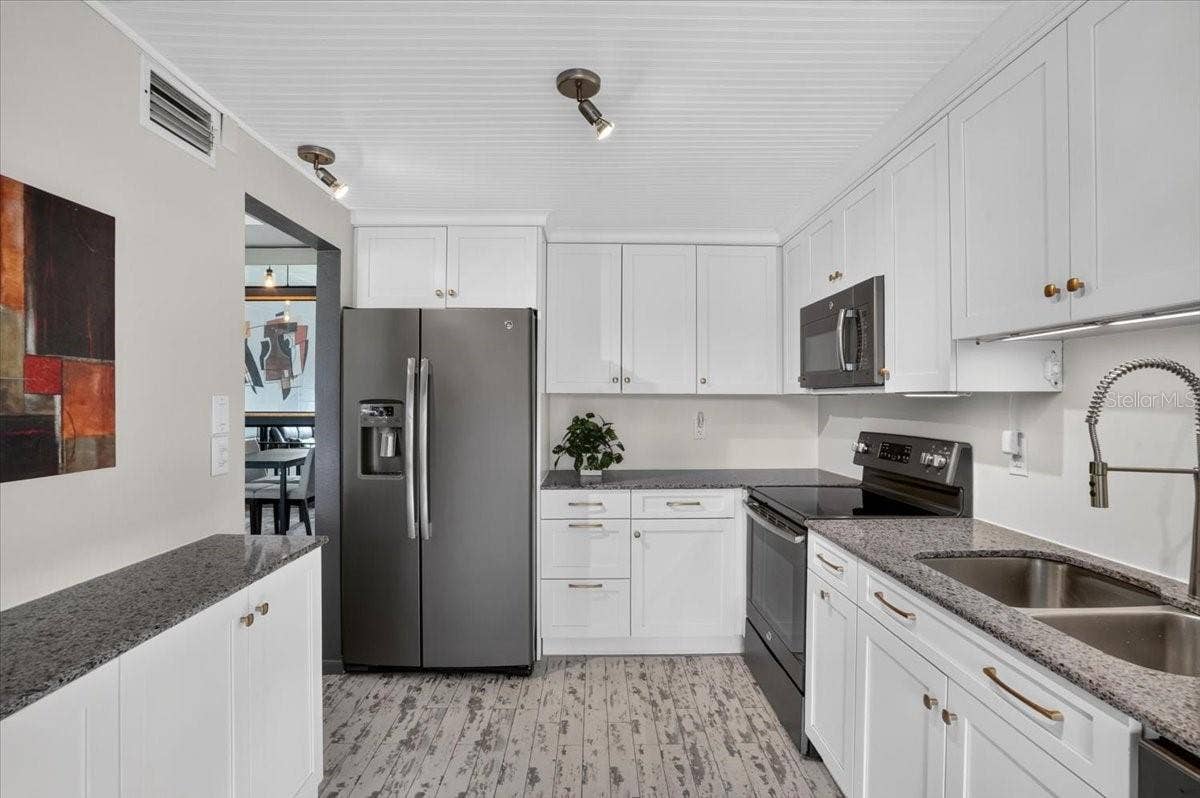 2319 LAKESIDE MEWS, #B3, Sarasota, FL 34235 2319 LAKESIDE MEWS, #B3, Sarasota, FL 34235