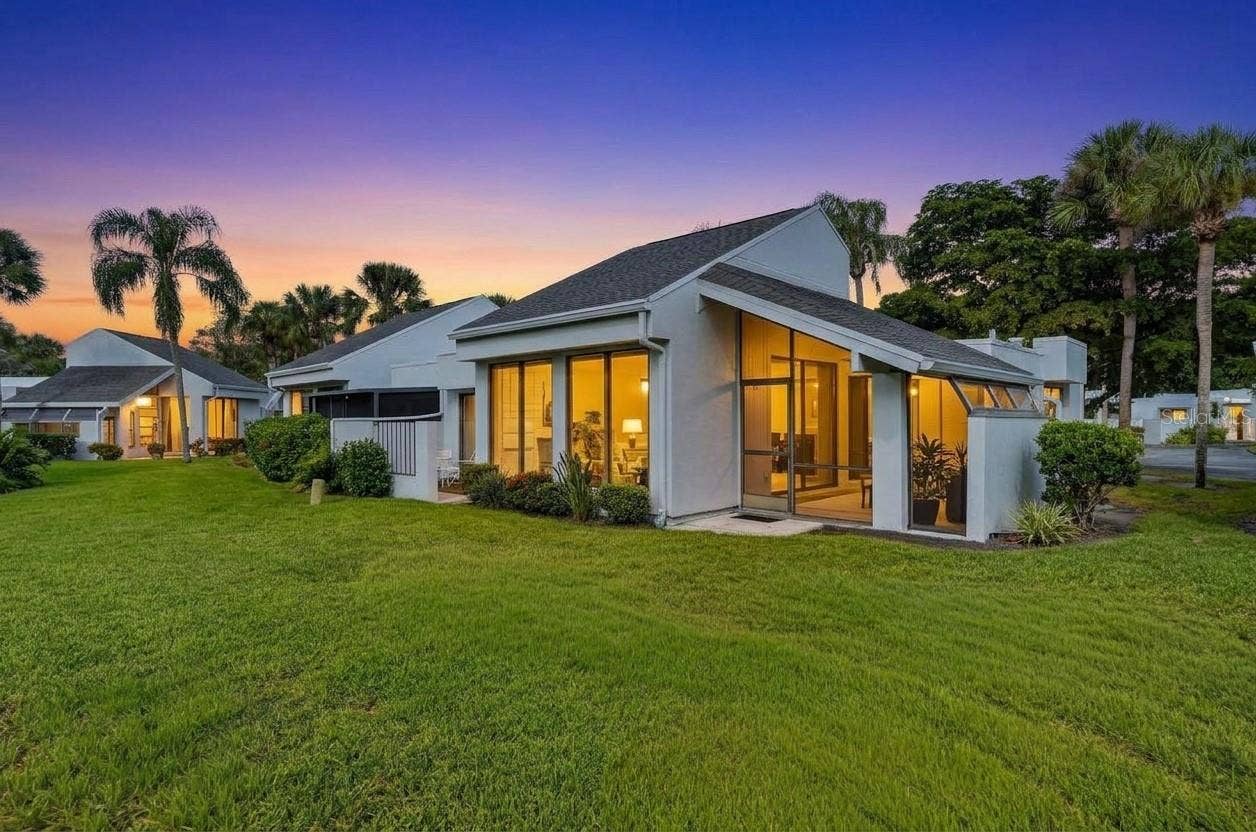 2319 LAKESIDE MEWS, #B3, Sarasota, FL 34235 corner view of the villa