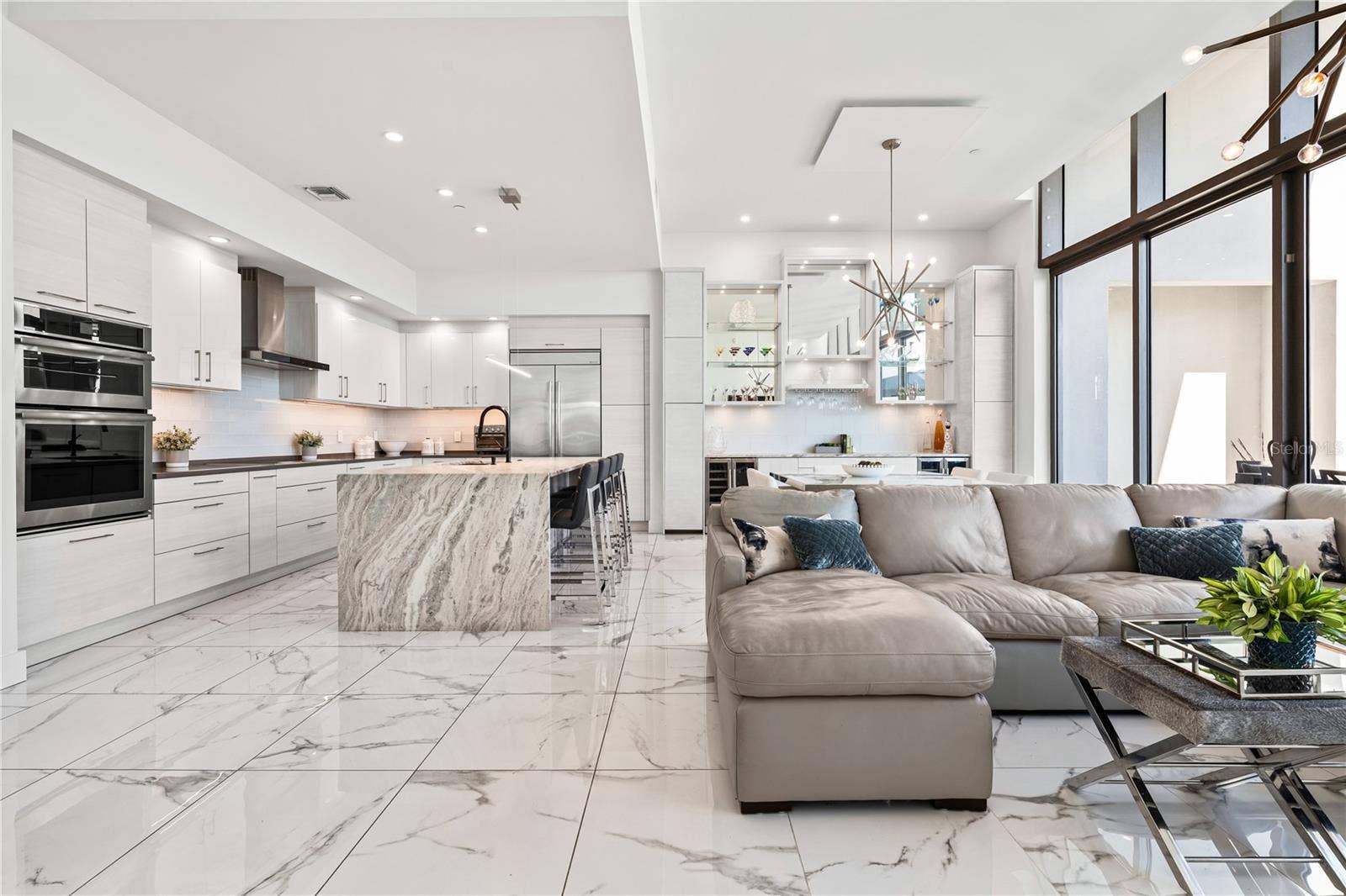 1155 N GULFSTREAM AVENUE, #208, Sarasota, FL 34236 1155 N GULFSTREAM AVENUE, #208, Sarasota, FL 34236