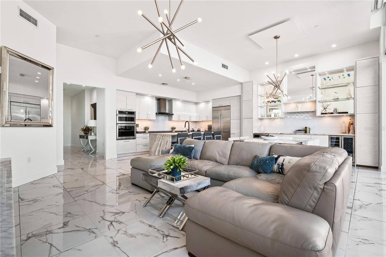 1155 N GULFSTREAM AVENUE, #208, Sarasota, FL 34236 1155 N GULFSTREAM AVENUE, #208, Sarasota, FL 34236